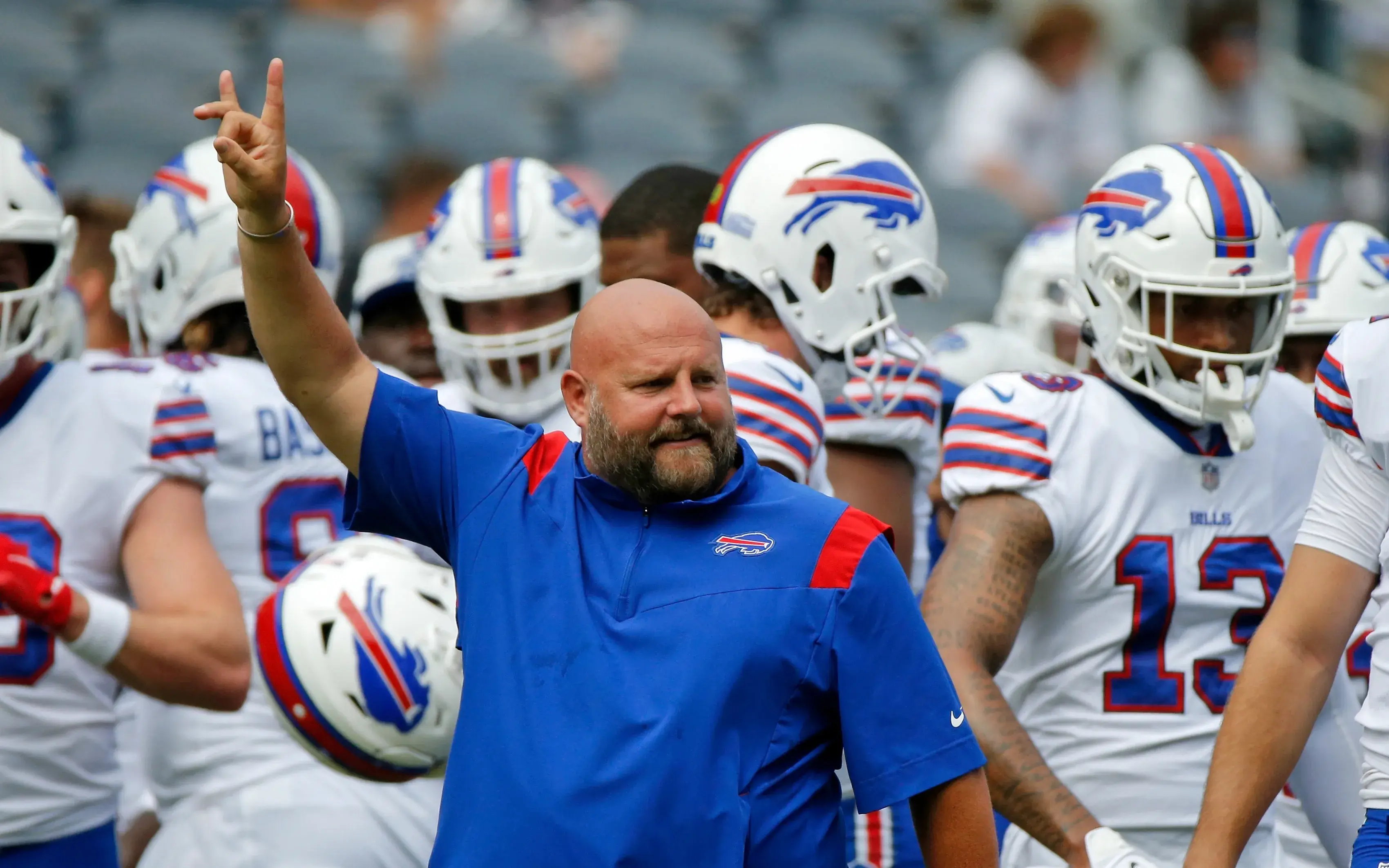 Aug 21, 2021; Chicago, Illinois, USA; Buffalo Bills offensive coordinator Brian Daboll gestures during warmups before the game against the Chicago Bears at Soldier Field. The Buffalo Bills won 41-15. Mandatory Credit: Jon Durr-USA TODAY Sports / © Jon Durr-USA TODAY Sports