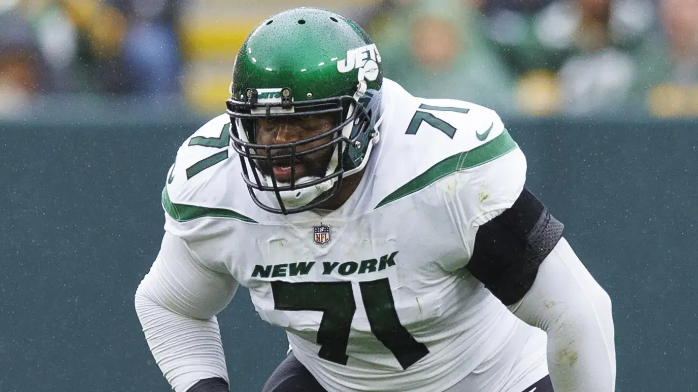 Oct 16, 2022; Green Bay, Wisconsin, USA; New York Jets offensive tackle Duane Brown (71) during the game against the Green Bay Packers at Lambeau Field. Mandatory Credit: Jeff Hanisch-USA TODAY Sports / © Jeff Hanisch-USA TODAY Sports