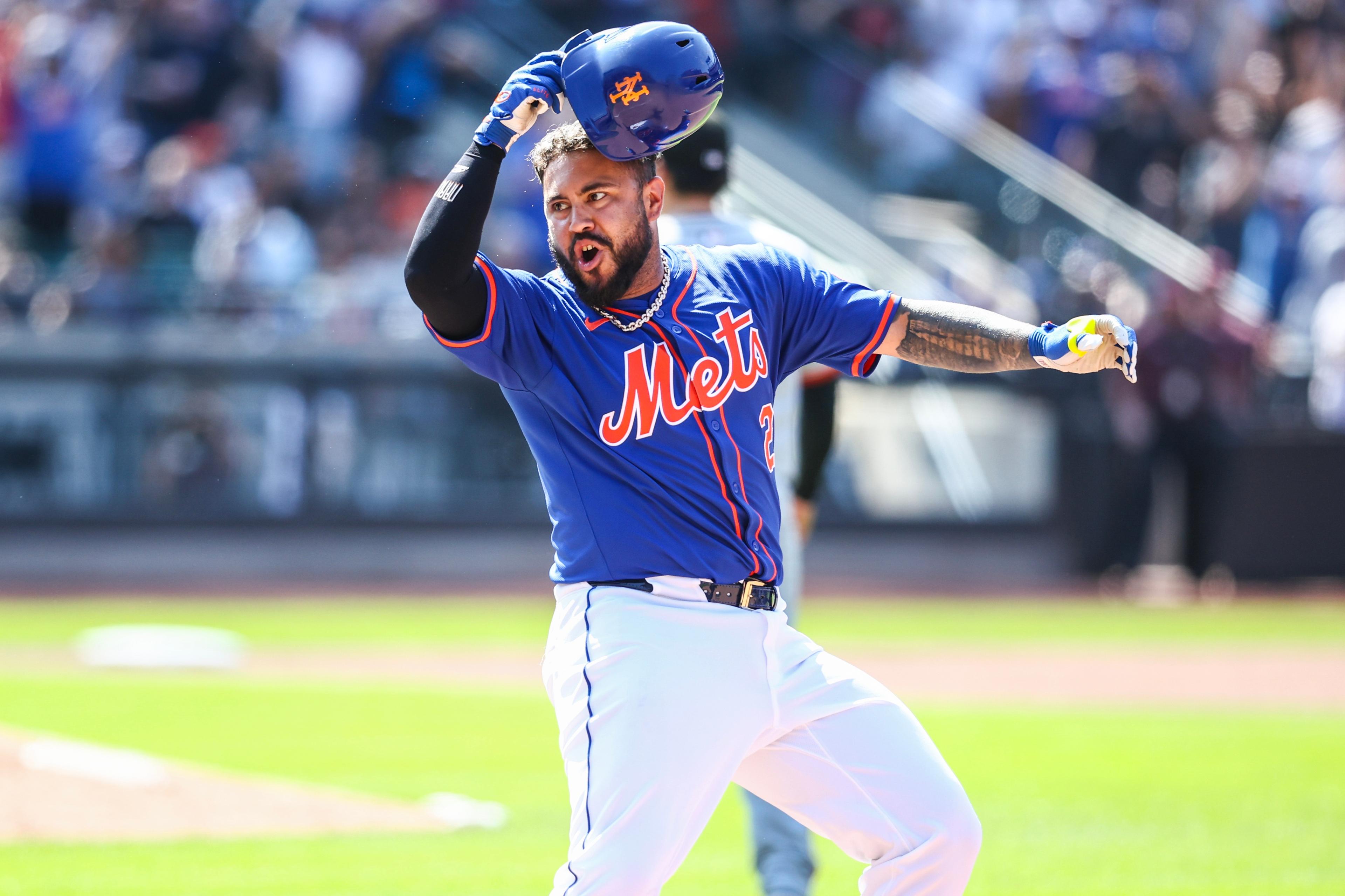 New York Mets catcher Omar Narváez (2) hits a game winning RBI single to defeat the San Francisco Giants 4-3 at Citi Field