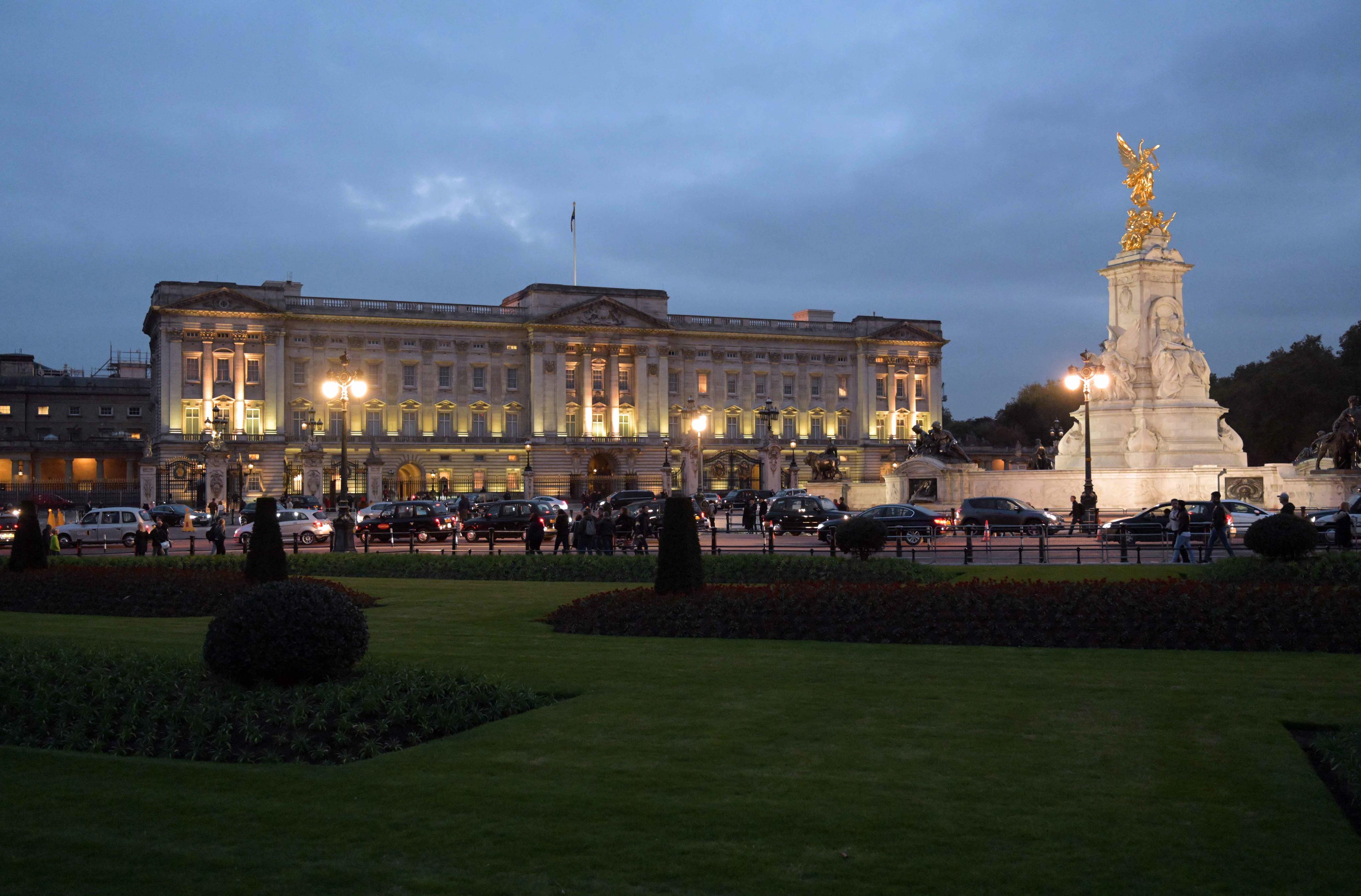 Oct 25, 2018; London, United Kingdom; General overall view of Buckingham Palace and the Queen Victoria statue. Mandatory Credit: Kirby Lee-USA TODAY Sports