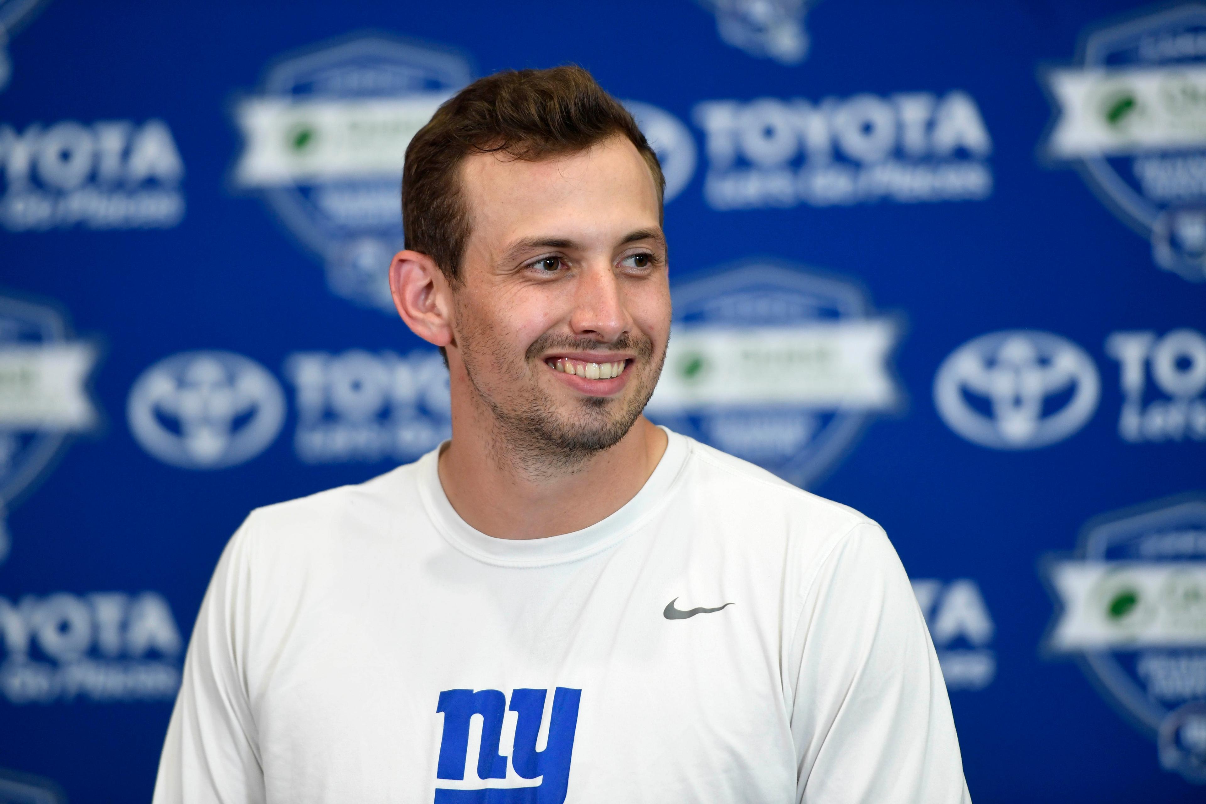 Jets' Davis Webb passing along tips to Sam Darnold that he learned from Eli Manning