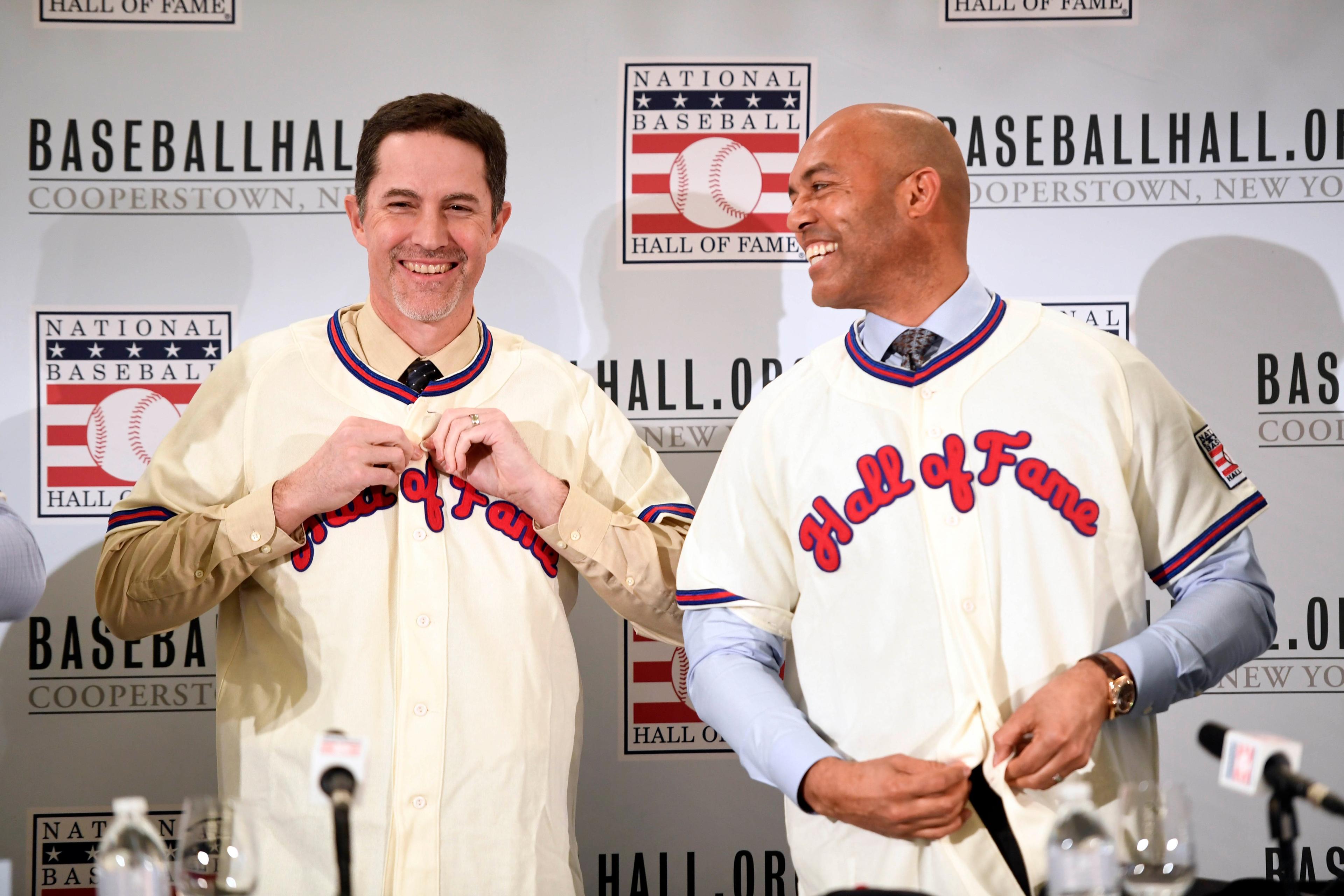 Yankees legend Mike Mussina recalls his baseball journey during Hall of Fame speech