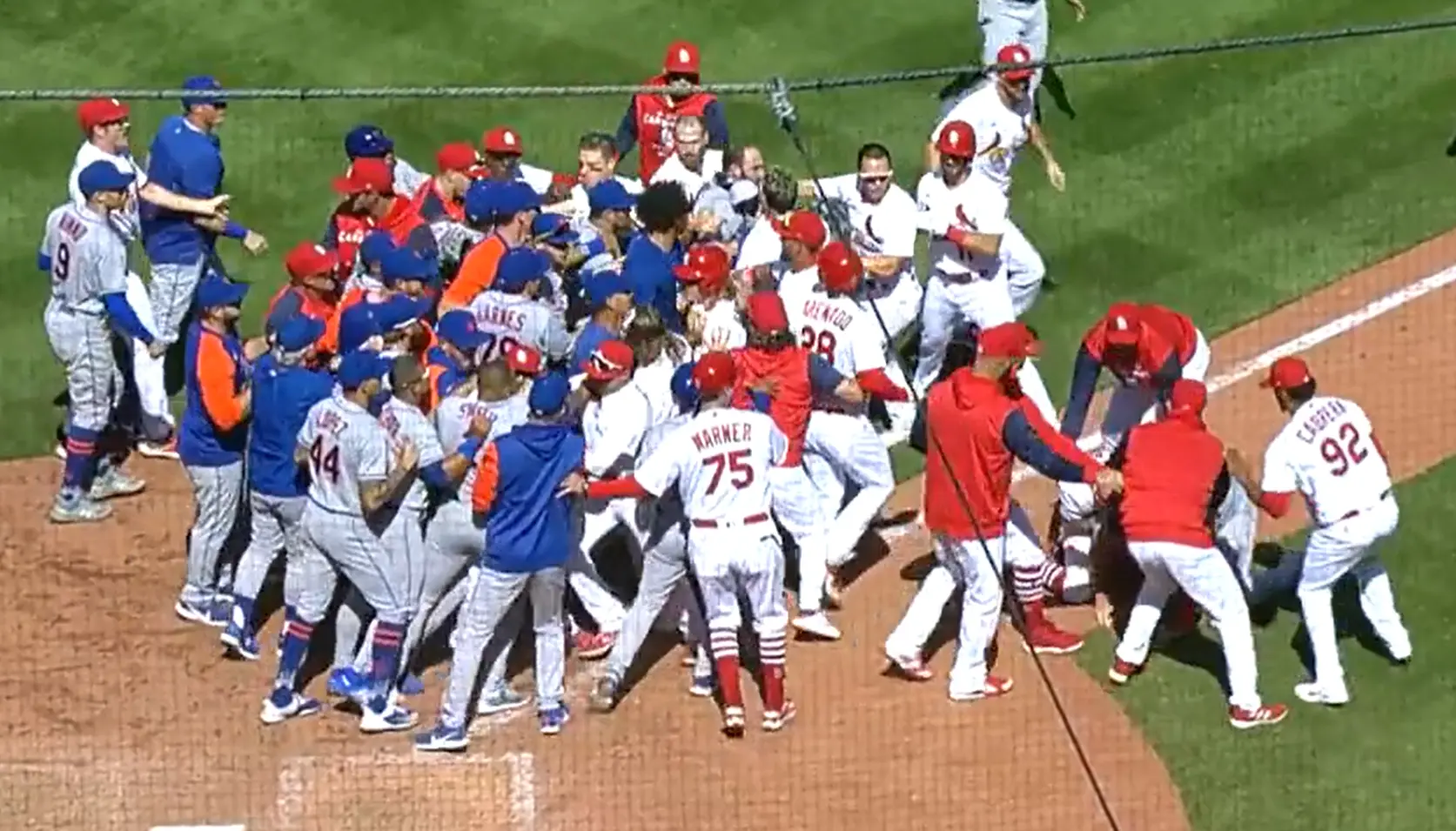 Mets and Cardinals brawl in St. Louis / SNY