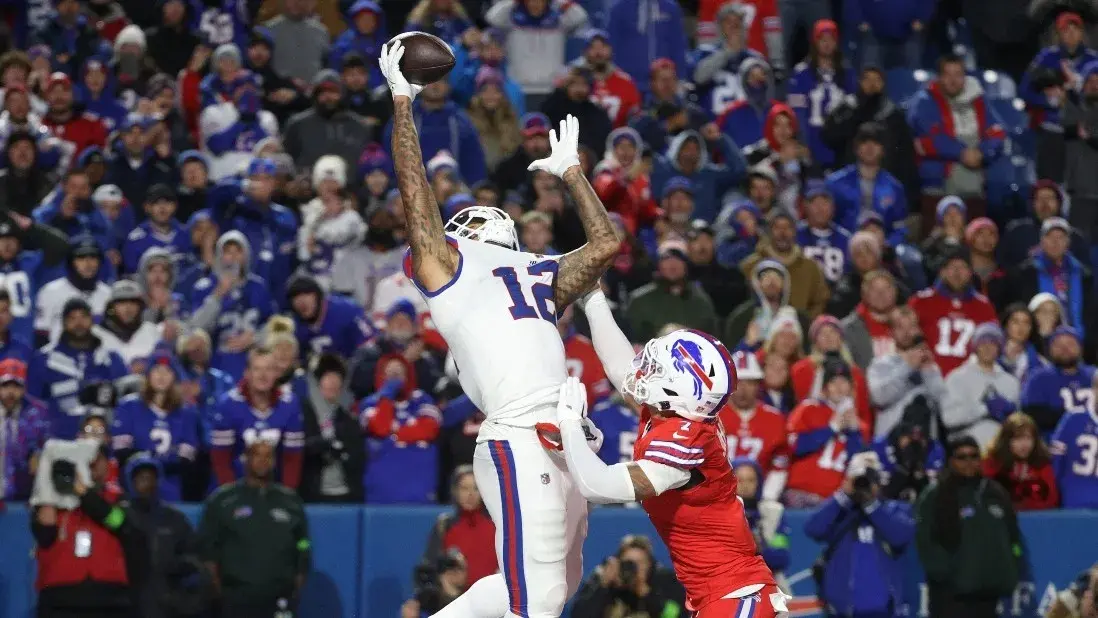 New York Giants tight end Darren Waller (12) goes up over Buffalo Bills cornerback Taron Johnson (7) but can t make the catch on the last play of the game the would have won the game for New York. Instead the Bills held on to win 14-9. / Jamie Germano/Rochester Democrat and Chronicle / USA TODAY NETWORK