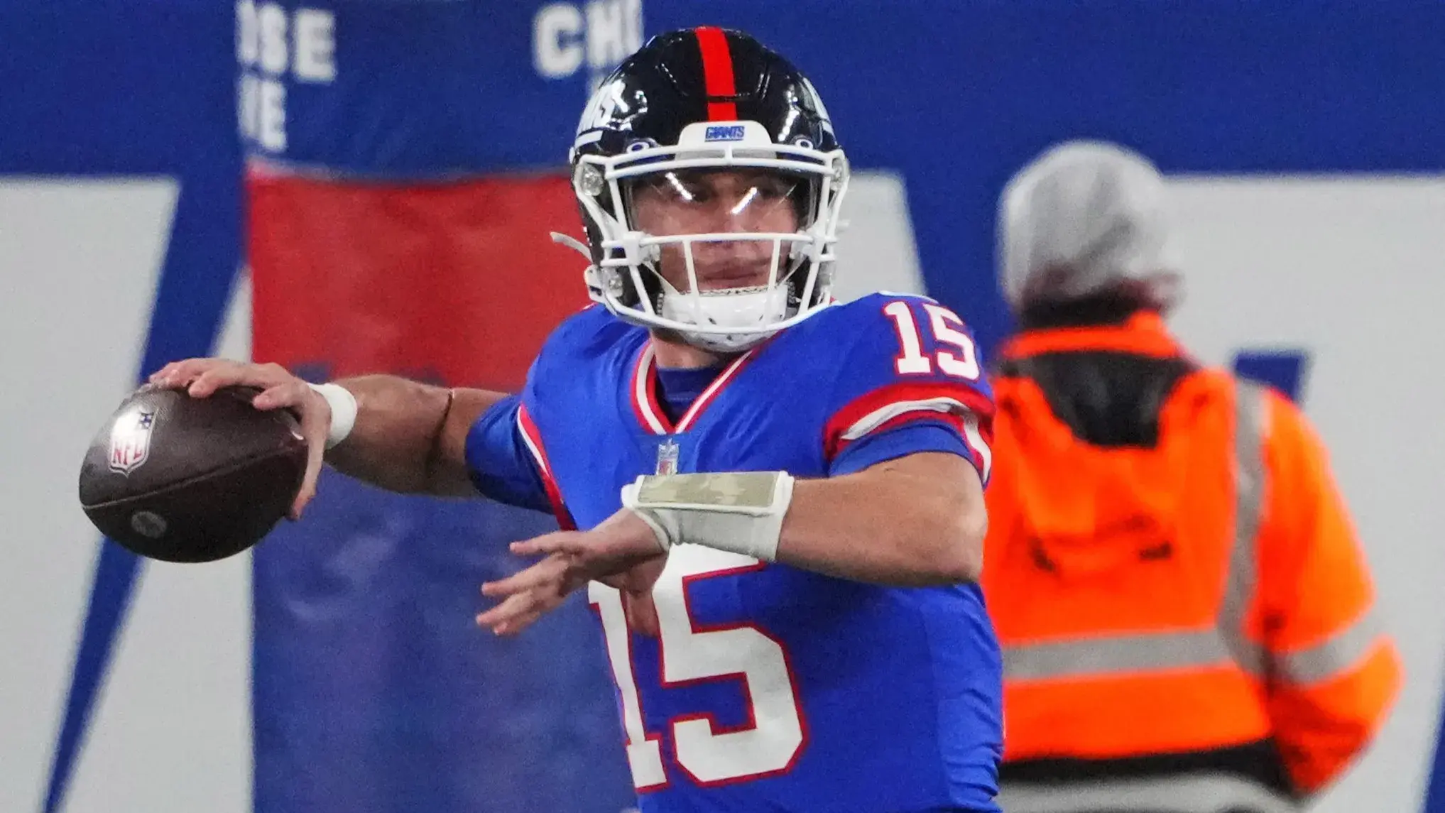 Dec 11, 2023; East Rutherford, New Jersey, USA; New York Giants quarterback Tommy DeVito (15) throws a pass during the first quarter against the Green Bay Packers at MetLife Stadium. Mandatory Credit: Robert Deutsch-USA TODAY Sports / © Robert Deutsch-USA TODAY Sports