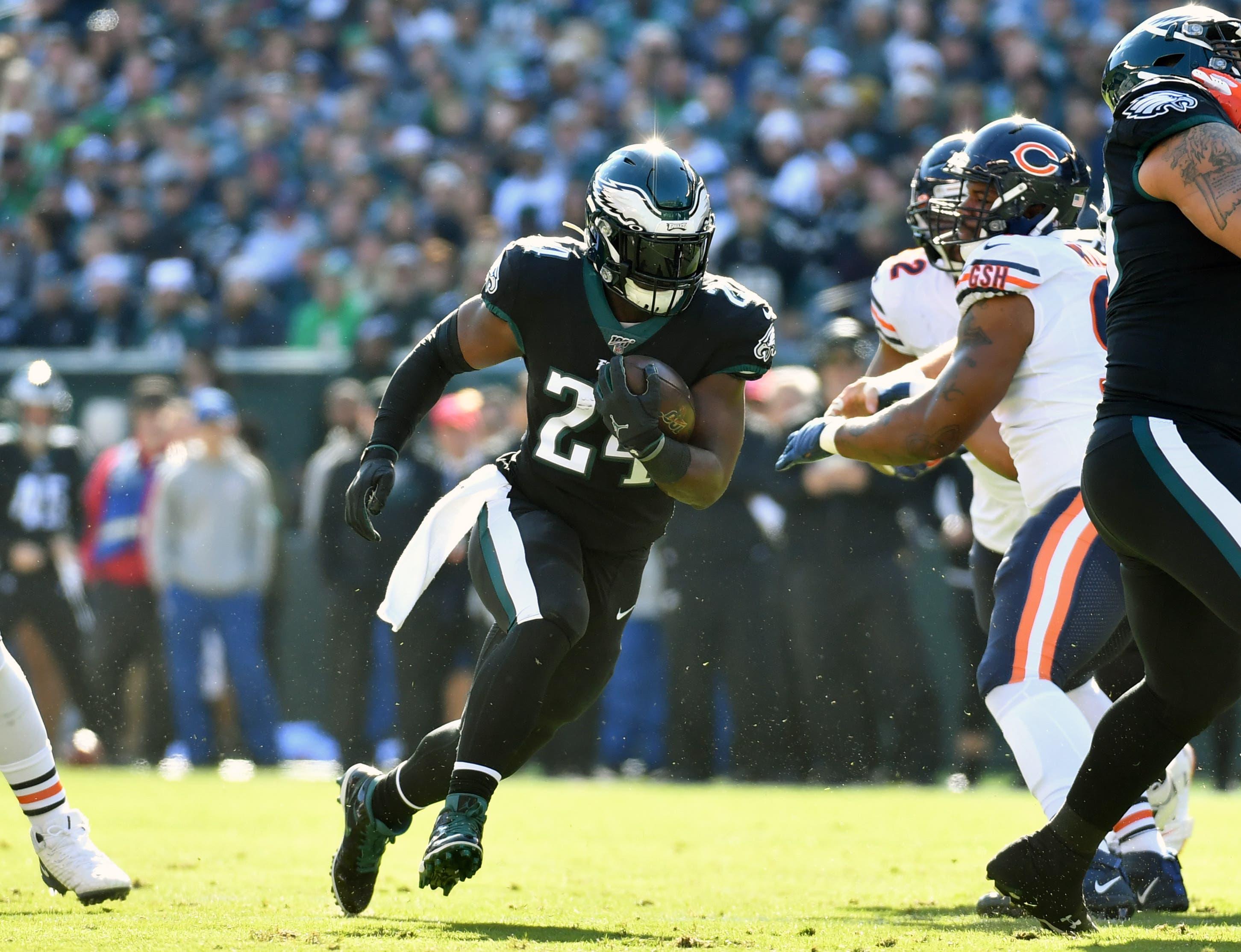 Nov 3, 2019; Philadelphia, PA, USA; Philadelphia Eagles running back Jordan Howard (24) runs with the football against the Chicago Bears at Lincoln Financial Field. Mandatory Credit: Eric Hartline-USA TODAY Sports / Eric Hartline