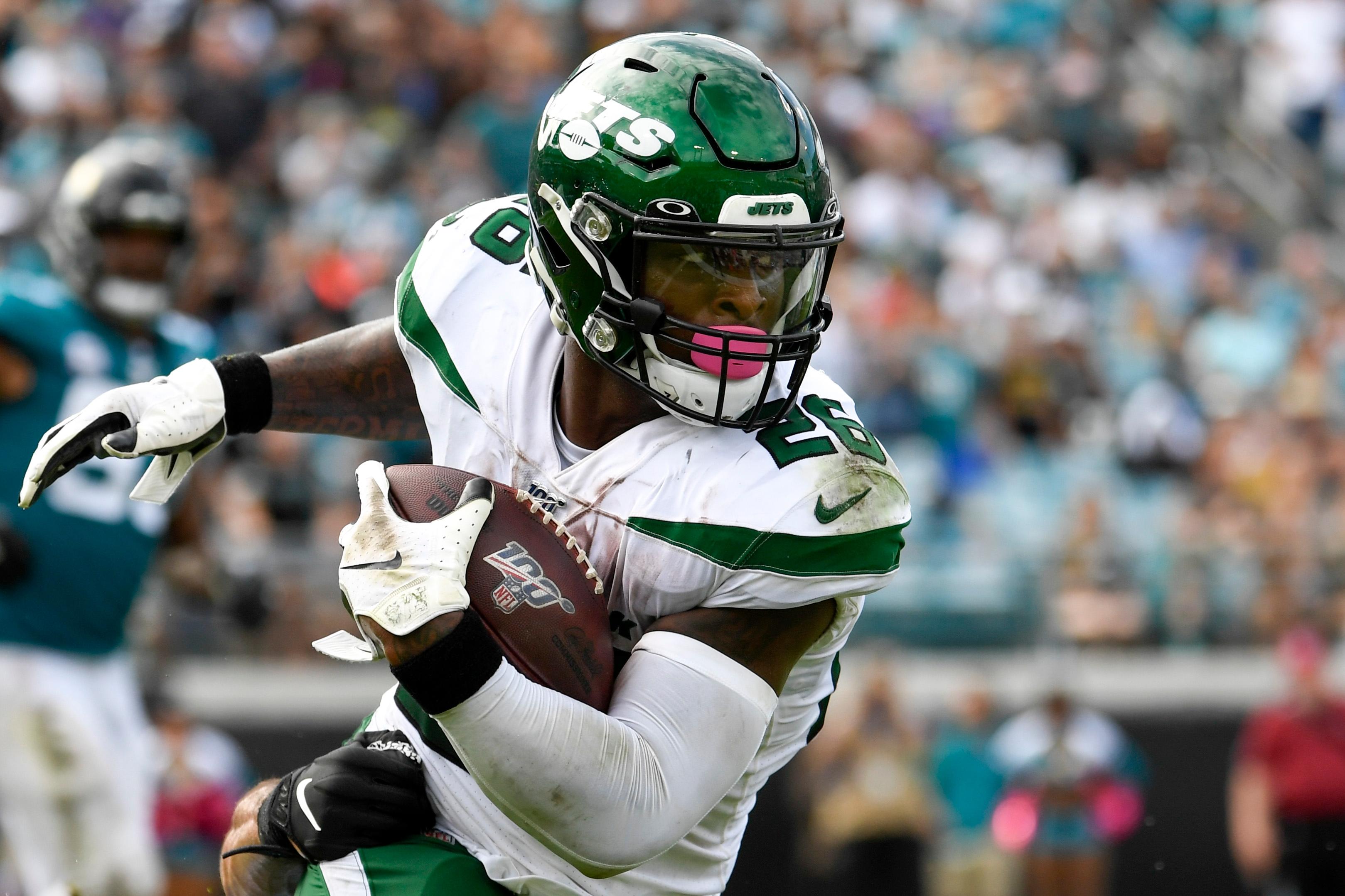 Oct 27, 2019; Jacksonville, FL, USA; New York Jets running back Le'Veon Bell (26) runs the ball during the fourth quarter against the Jacksonville Jaguars at TIAA Bank Field. Mandatory Credit: Douglas DeFelice-USA TODAY Sports