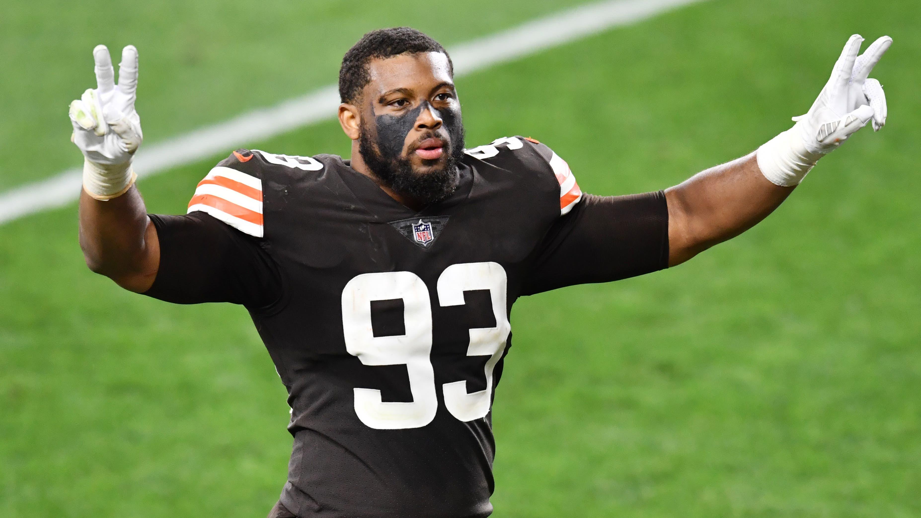 Cleveland Browns middle linebacker B.J. Goodson (93) celebrates after the Browns beat the Cincinnati Bengals at FirstEnergy Stadium. / Ken Blaze/USA TODAY