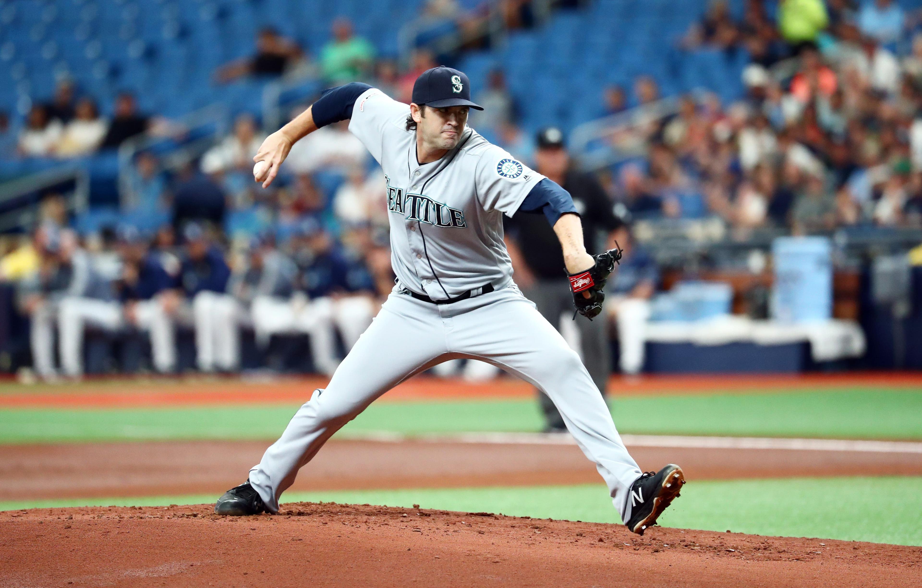 Aug 21, 2019; St. Petersburg, FL, USA; Seattle Mariners relief pitcher Cory Gearrin (35) throws a pitch during the first inning against the Tampa Bay Rays at Tropicana Field. Mandatory Credit: Kim Klement-USA TODAY Sports / Kim Klement