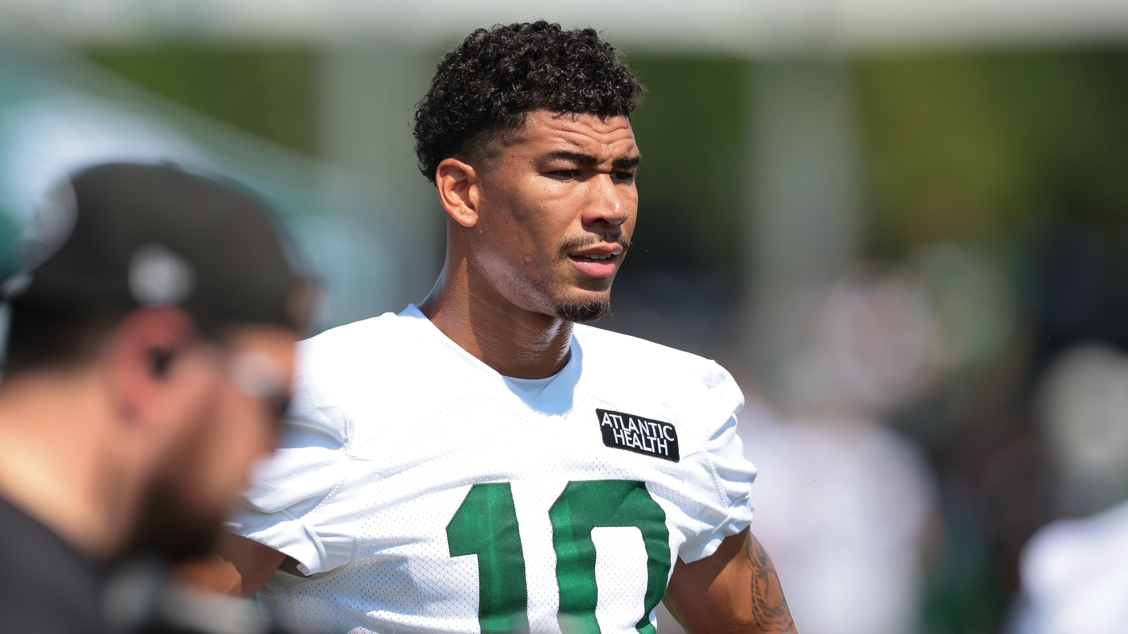 Jets place WR Allen Lazard on IR with chest injury