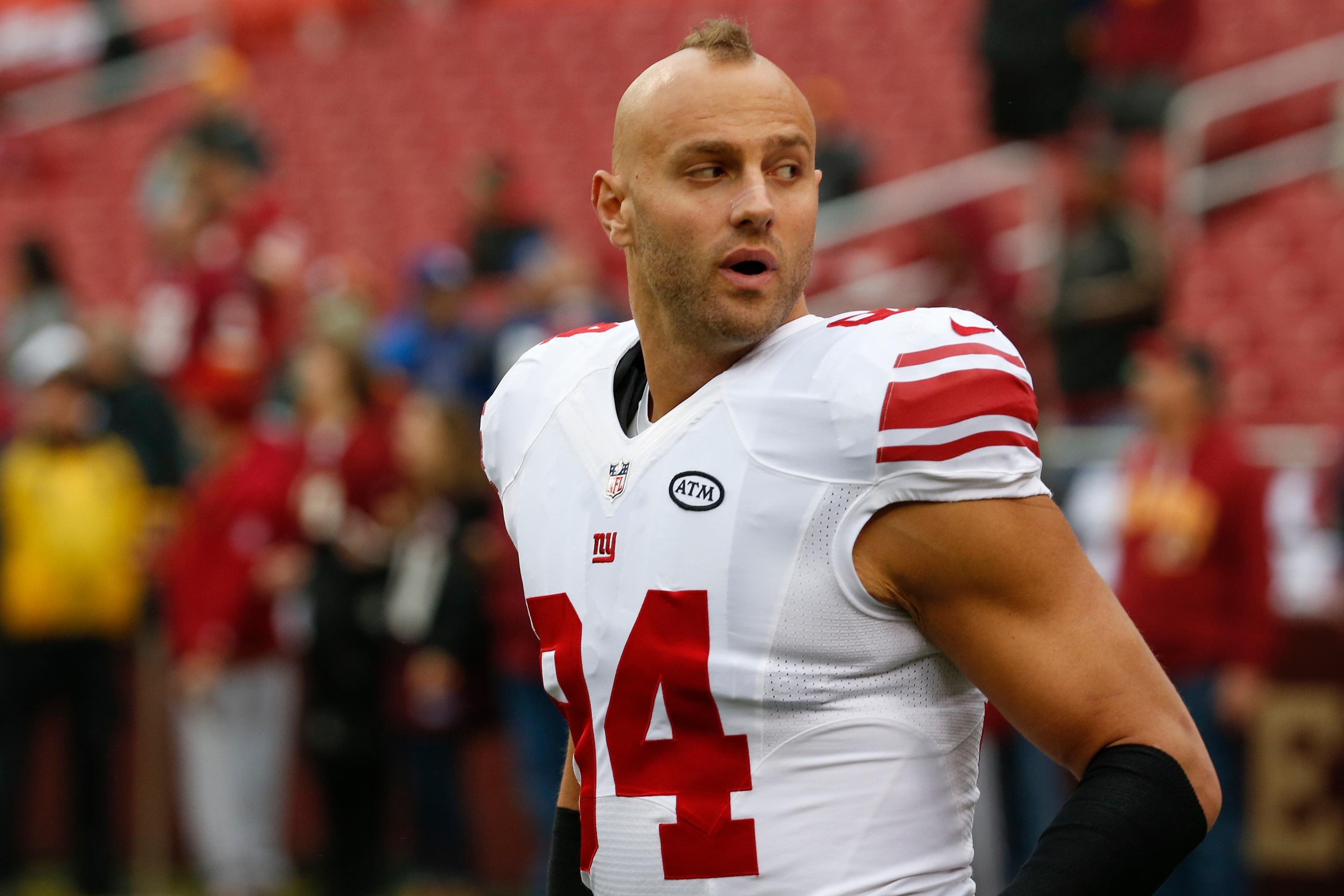 New York Giants outside linebacker Mark Herzlich (94) looks over his shoulder as he walks onto the field to warm up before an NFL football game against the Washington Redskins in Landover, Md., Sunday, Nov. 29, 2015. (AP Photo/Alex Brandon) / Alex Brandon/AP