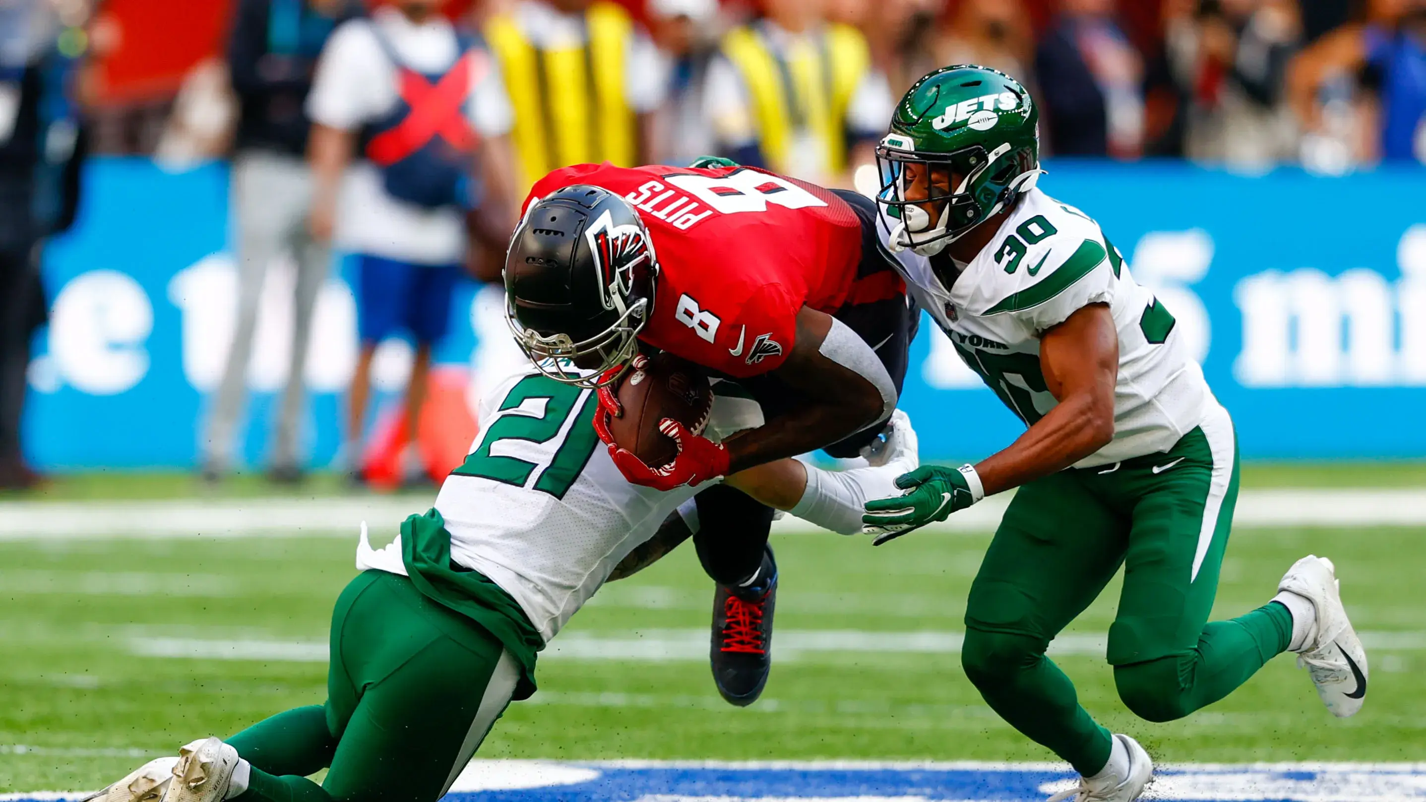 Atlanta Falcons tight end Kyle Pitts (8) is tackled by New York Jets safety Ashtyn Davis (21) in the first half at Tottenham Hotspur Stadium. / Nathan Ray Seebeck-USA TODAY Sports