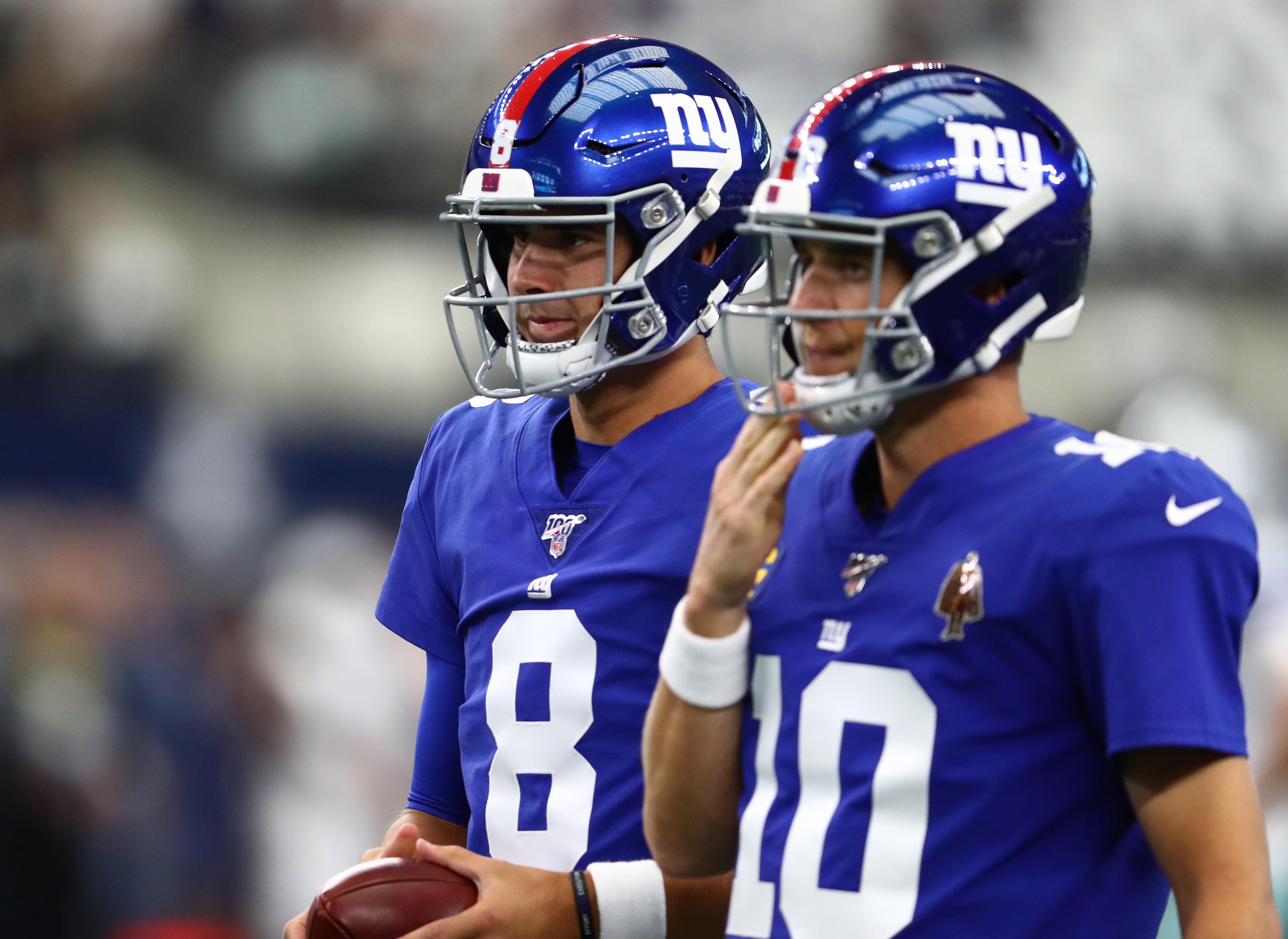 Giants quarterbacks Daniel Jones and Eli Manningundefined