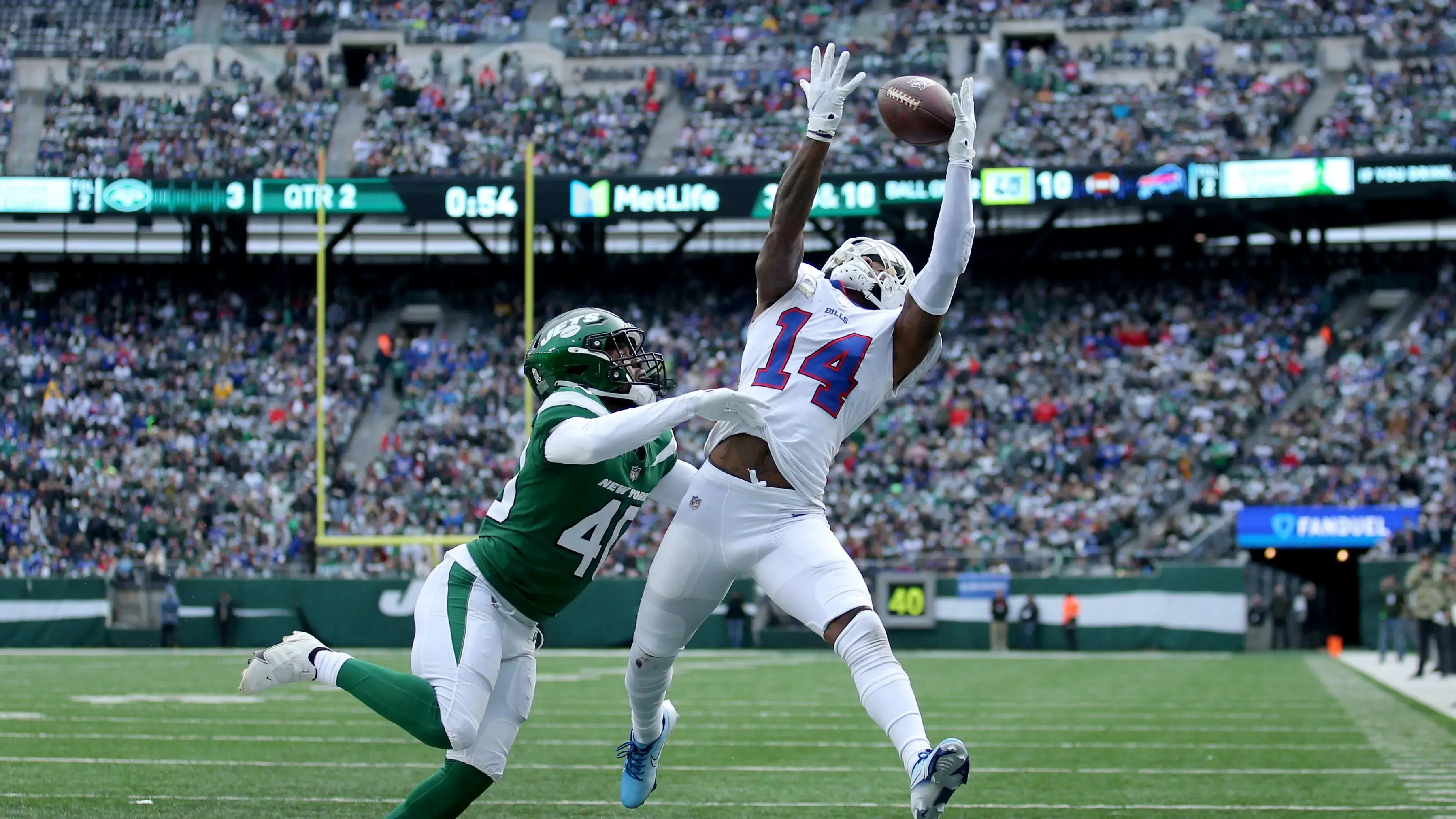 Buffalo Bills wide receiver Stefon Diggs (14) catches a touchdown pass against New York Jets cornerback Javelin Guidry (40) during the second quarter at MetLife Stadium. / Brad Penner-USA TODAY Sports