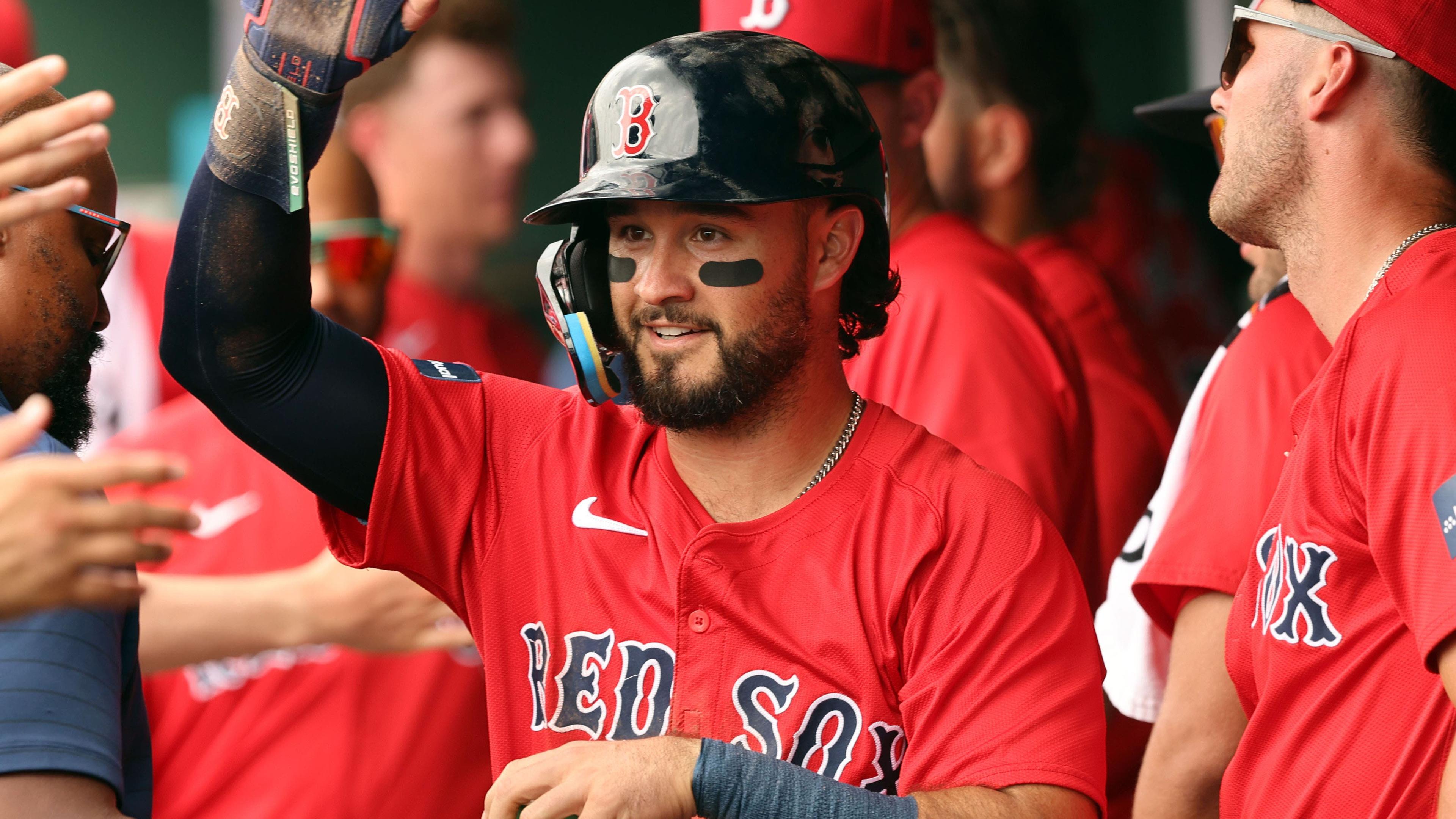 Mets acquire versatile Eddy Alvarez in trade with Red Sox, add him to active roster