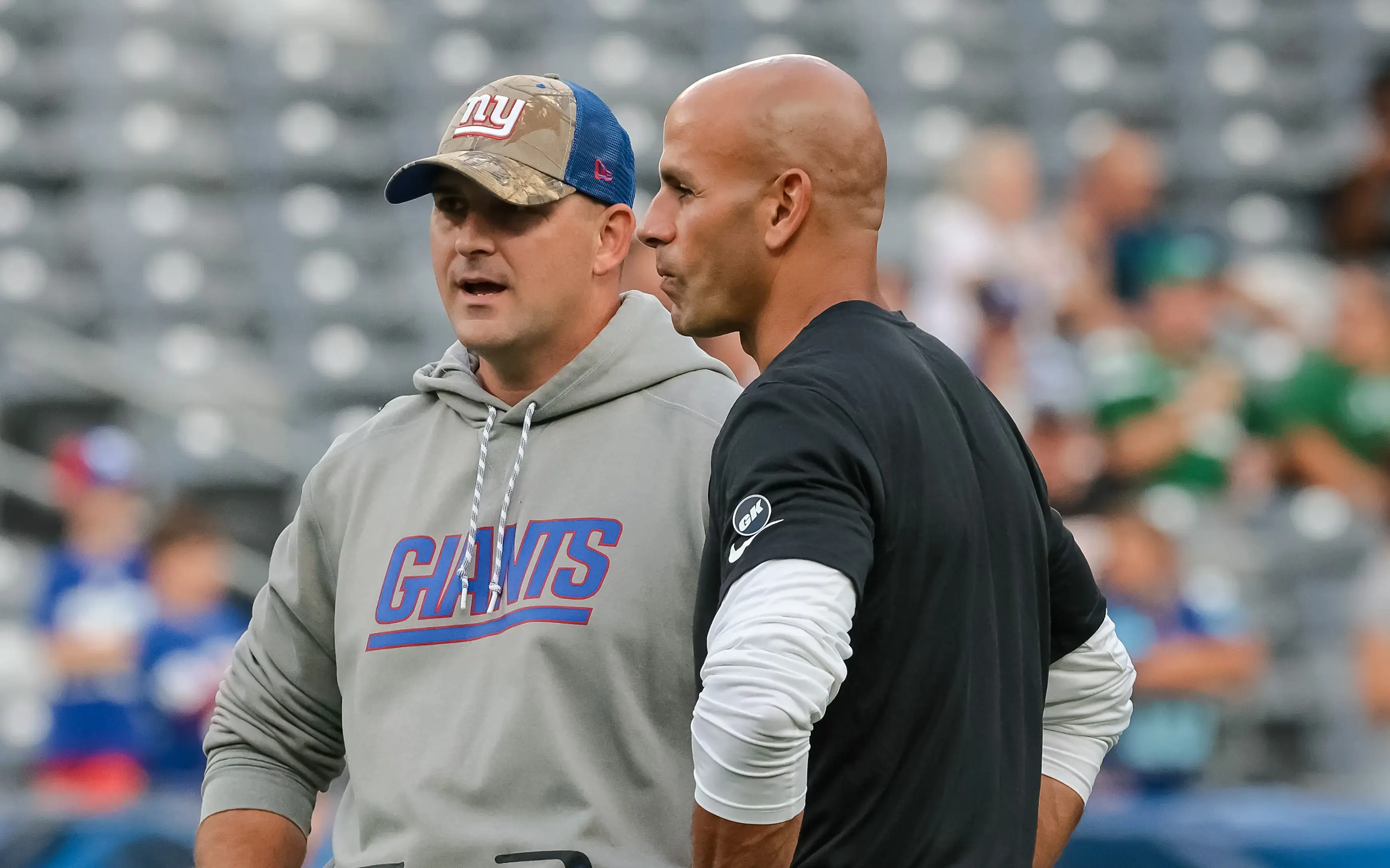 Aug 14, 2021; East Rutherford, New Jersey, USA; New York Giants head coach Joe Judge (left) talks with New York Jets head coach Robert Saleh before a game at MetLife Stadium. Mandatory Credit: Vincent Carchietta-USA TODAY Sports / © Vincent Carchietta-USA TODAY Sports