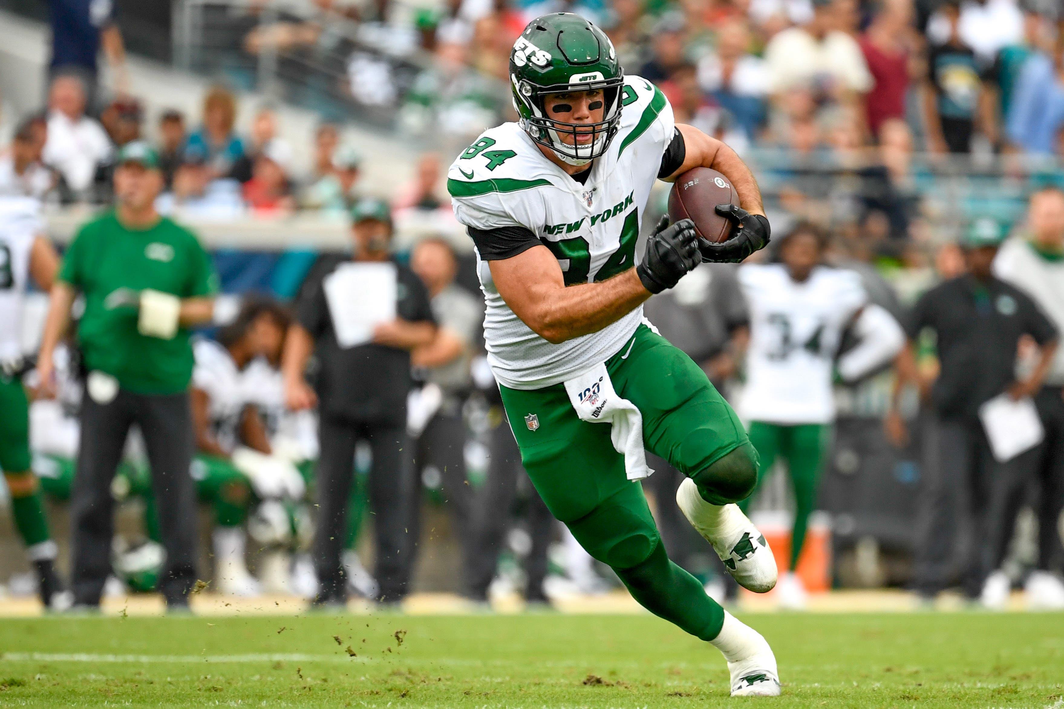 Oct 27, 2019; Jacksonville, FL, USA; New York Jets tight end Ryan Griffin (84) runs with the ball during the first quarter against the Jacksonville Jaguars at TIAA Bank Field. Mandatory Credit: Douglas DeFelice-USA TODAY Sports / Douglas DeFelice