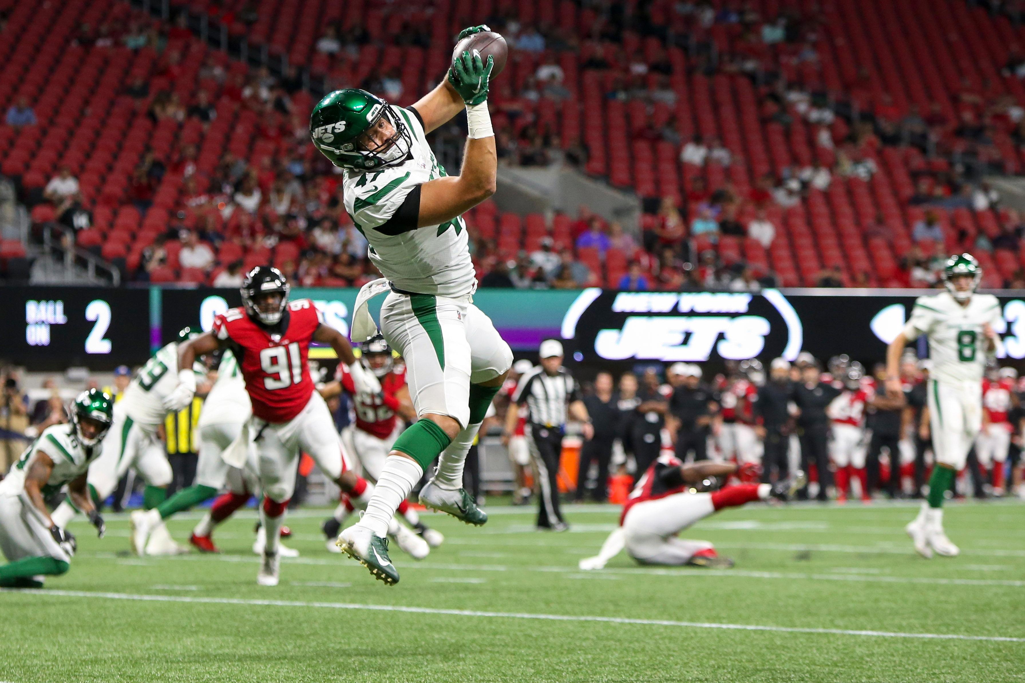 New York Jets tight end Trevon Wesco (47) catches a pass against the Atlanta Falcons in the second half at Mercedes-Benz Stadium. Mandatory Credit: Brett Davis-USA TODAY Sports