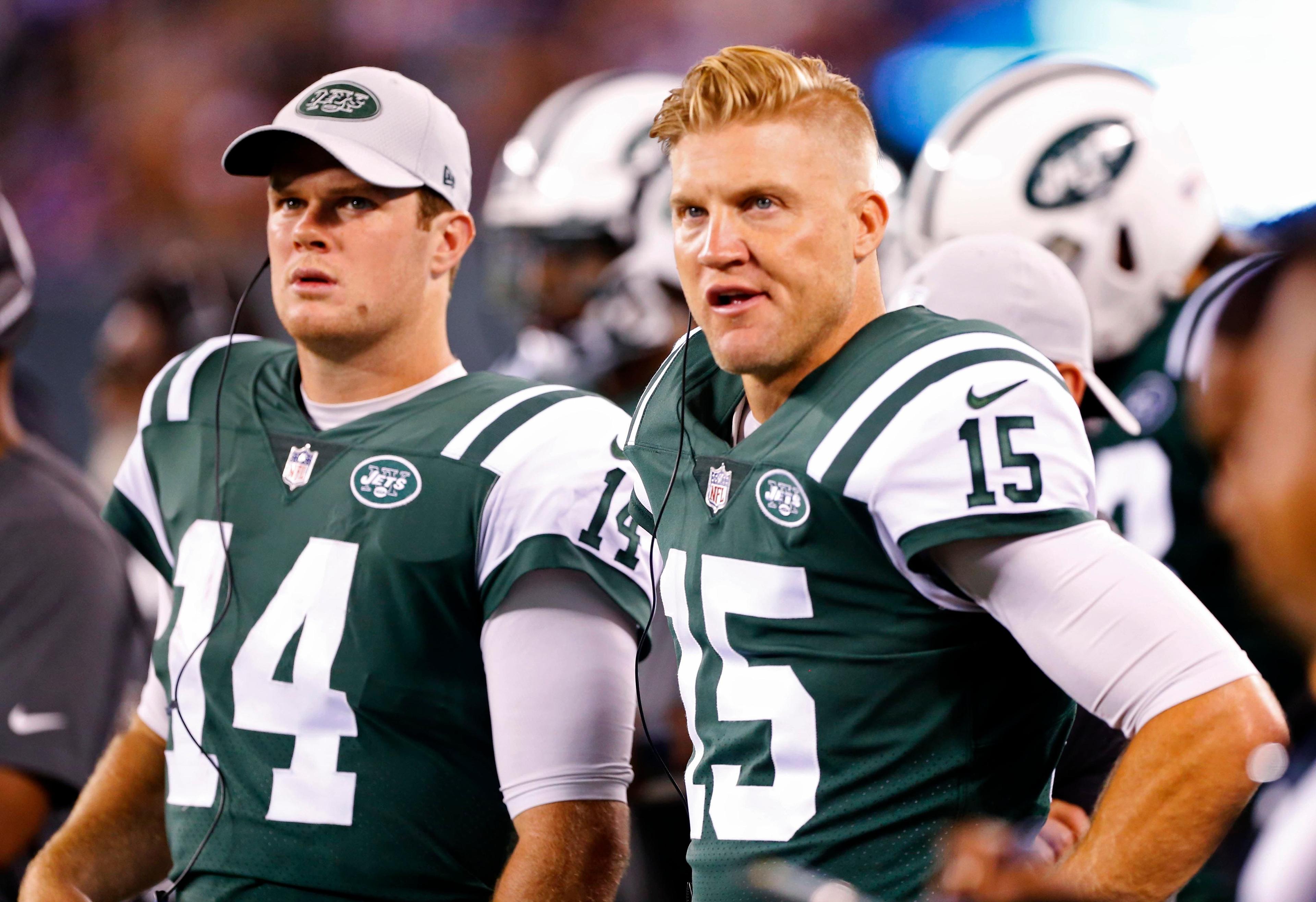 New York Jets quarterbacks Sam Darnold and Josh McCown watch second half of play against the New York Giants at MetLife Stadium. / Noah K. Murray/USA TODAY Sports