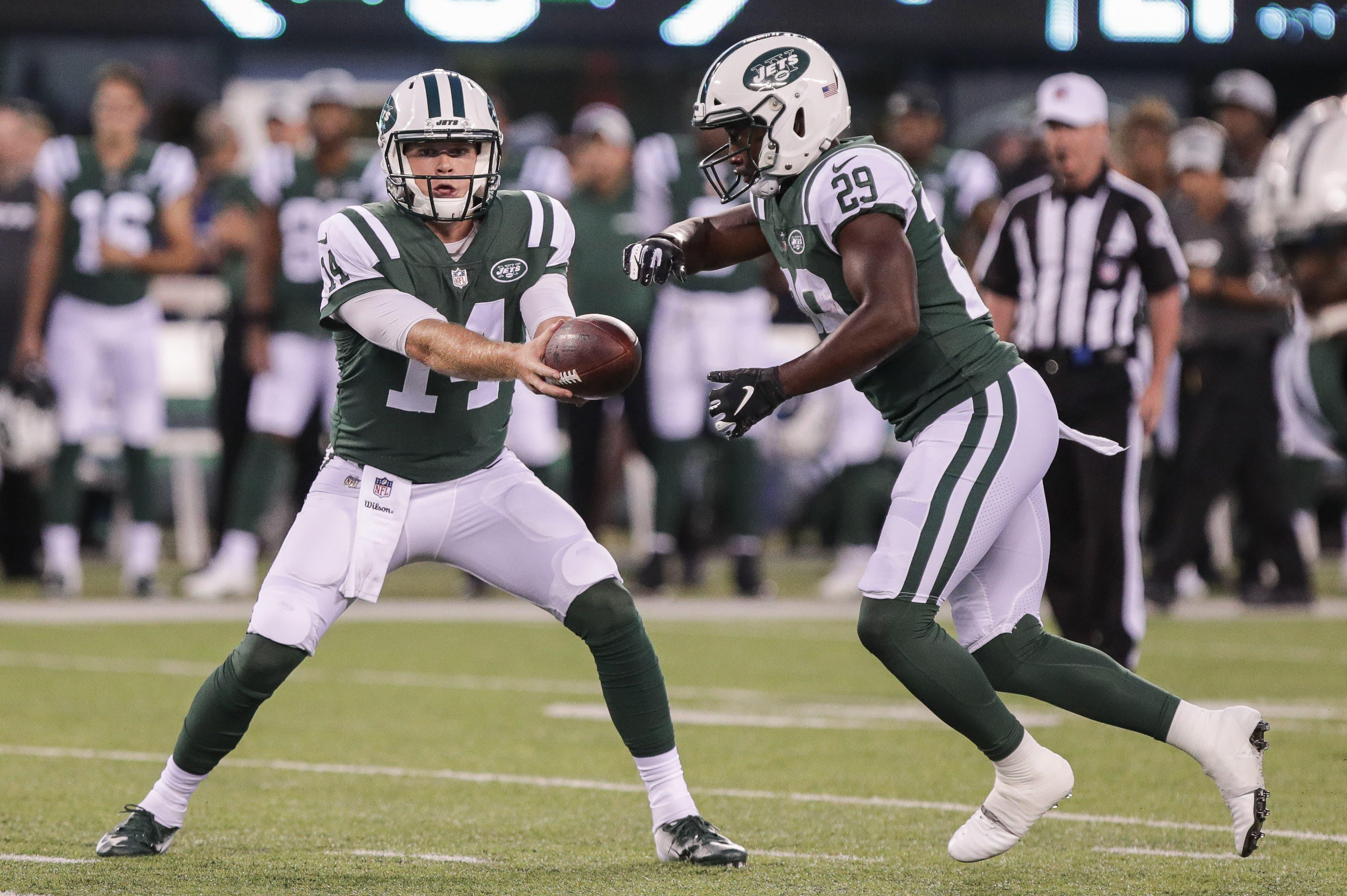 Aug 24, 2018; East Rutherford, NJ, USA; New York Jets quarterback Sam Darnold (14) hands off to running back Bilal Powell (29) during the first half against the New York Giants at MetLife Stadium. Mandatory Credit: Vincent Carchietta-USA TODAY Sports / Vincent Carchietta