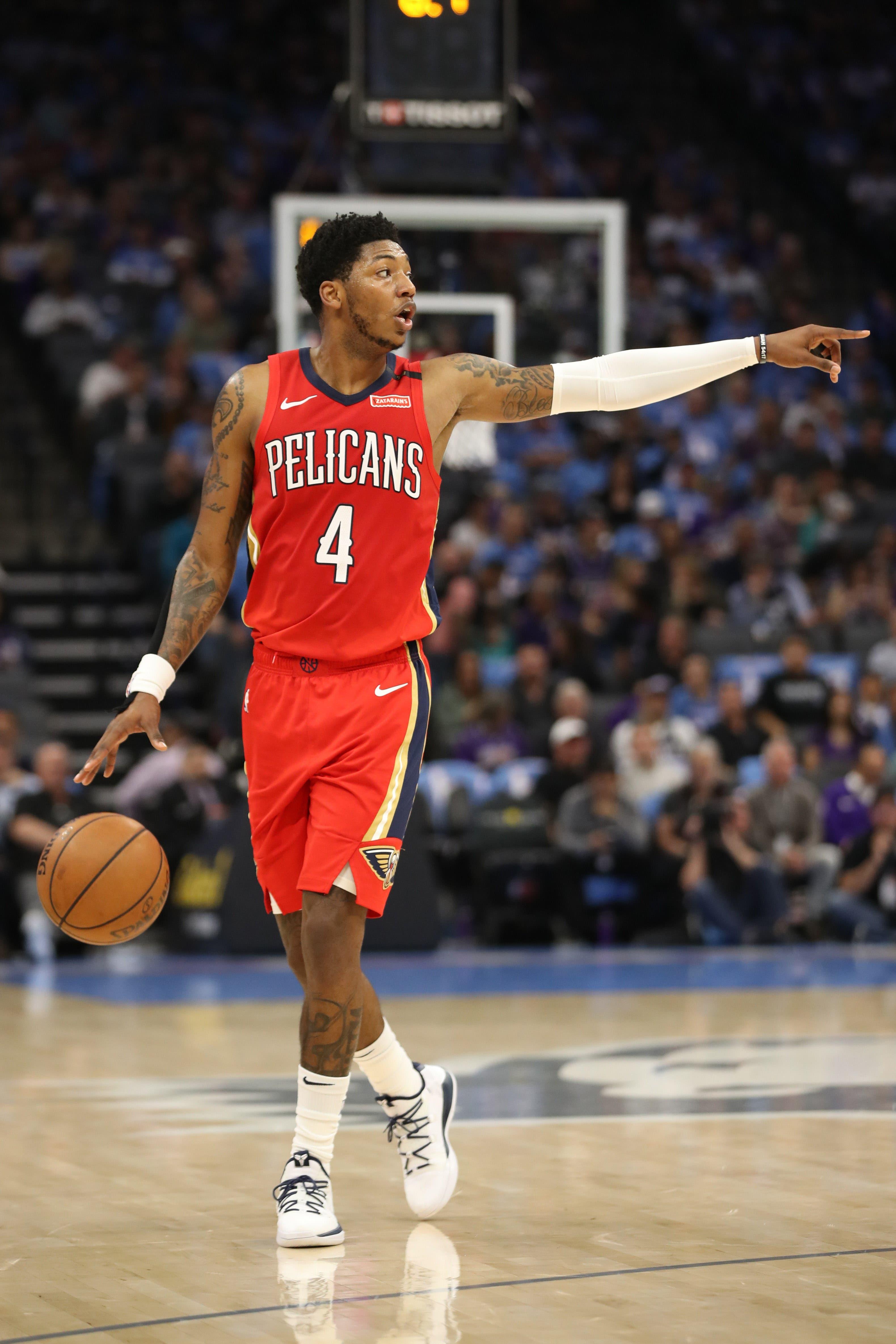 New Orleans Pelicans guard Elfrid Payton gestures while dribbling the ball during the second quarter against the Sacramento Kings at Golden 1 Center. / Darren Yamashita/USA TODAY Sports