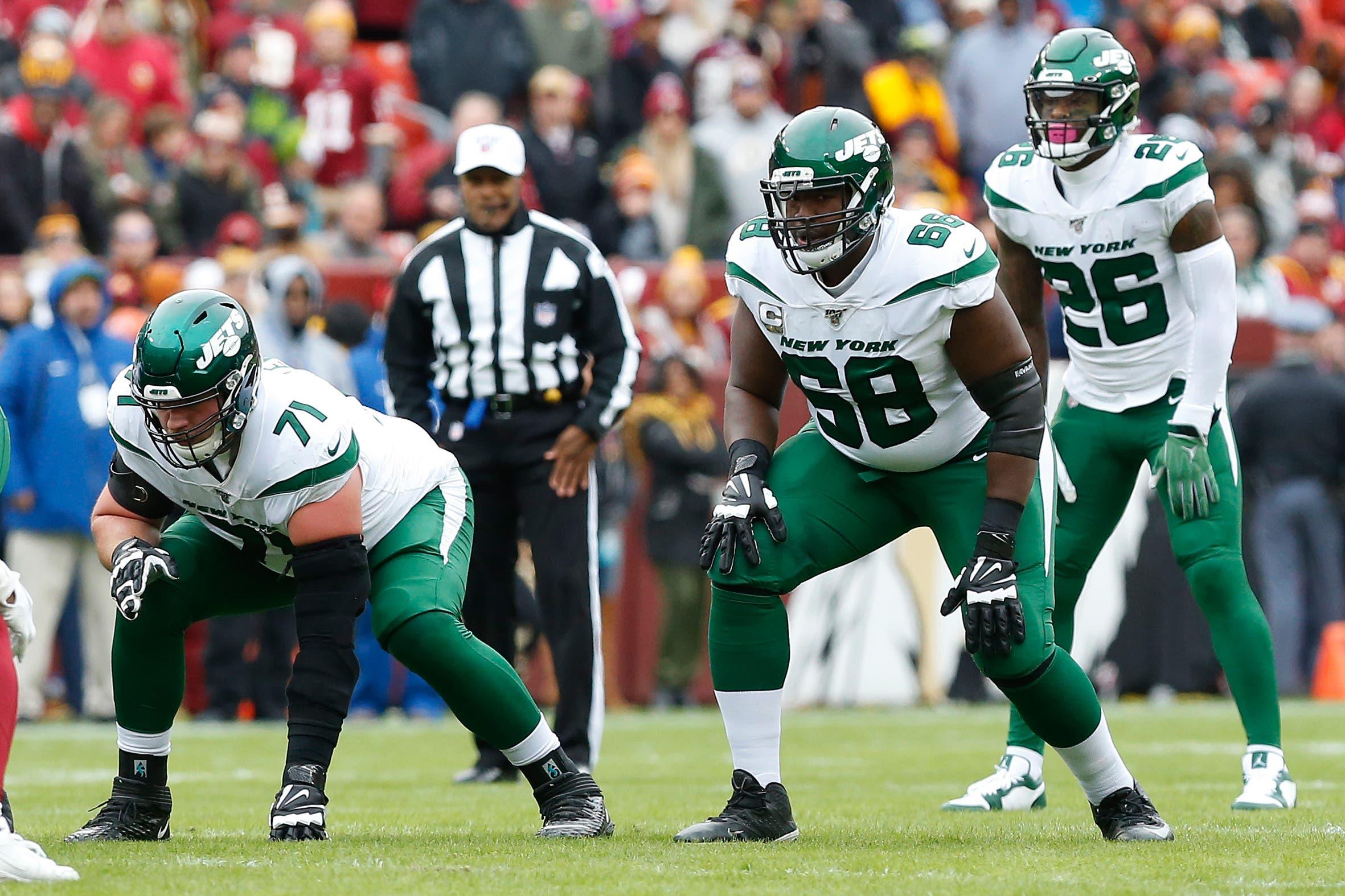 Nov 17, 2019; Landover, MD, USA; New York Jets offensive guard Alex Lewis (71), Jets offensive tackle Kelvin Beachum (68), and Jets running back Le'Veon Bell (26) line up against the Washington Redskins at FedExField. Mandatory Credit: Geoff Burke-USA TODAY Sports / Geoff Burke