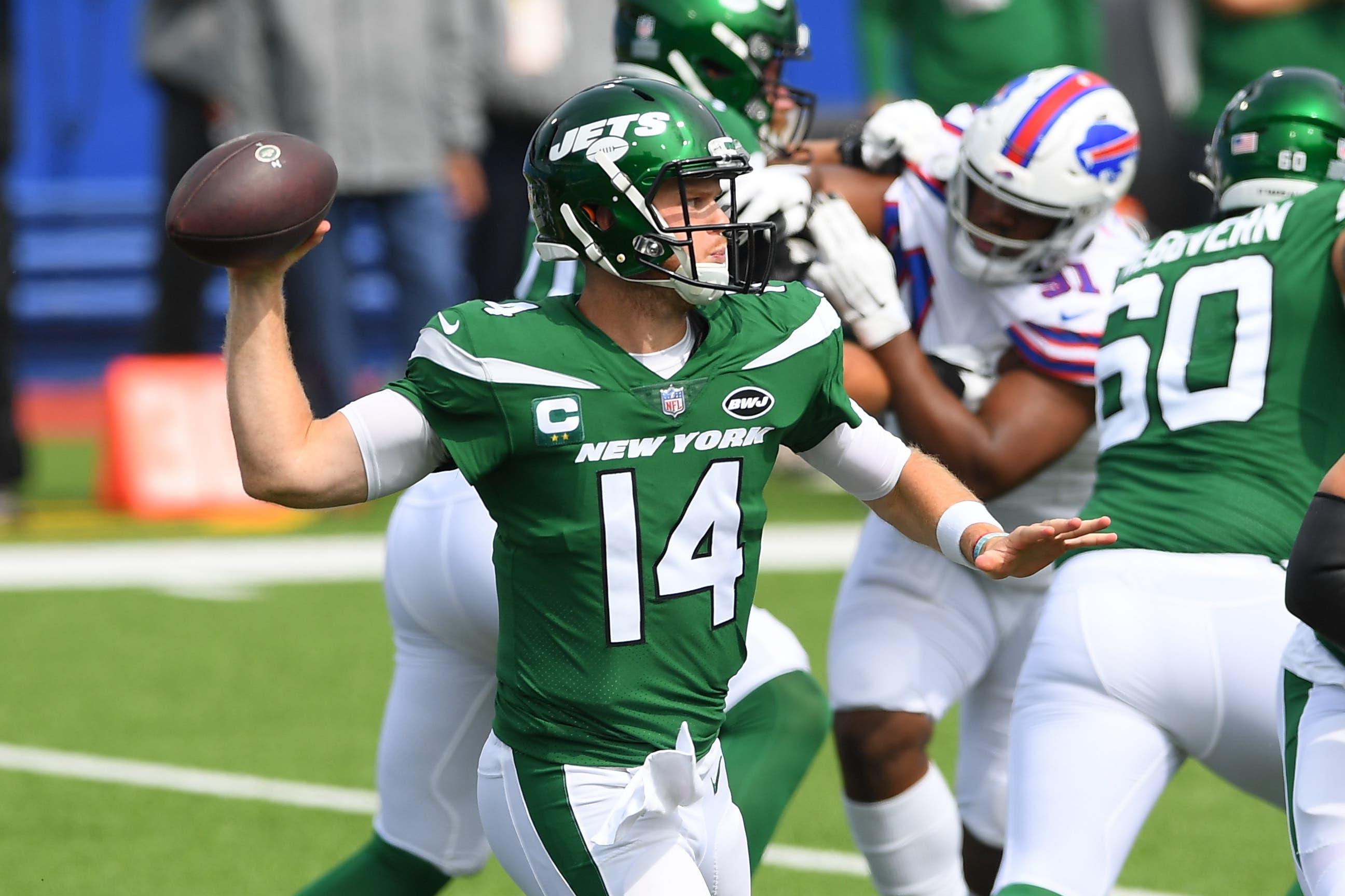 Jets QB Sam Darnold makes a throw vs. Bills / USA TODAY