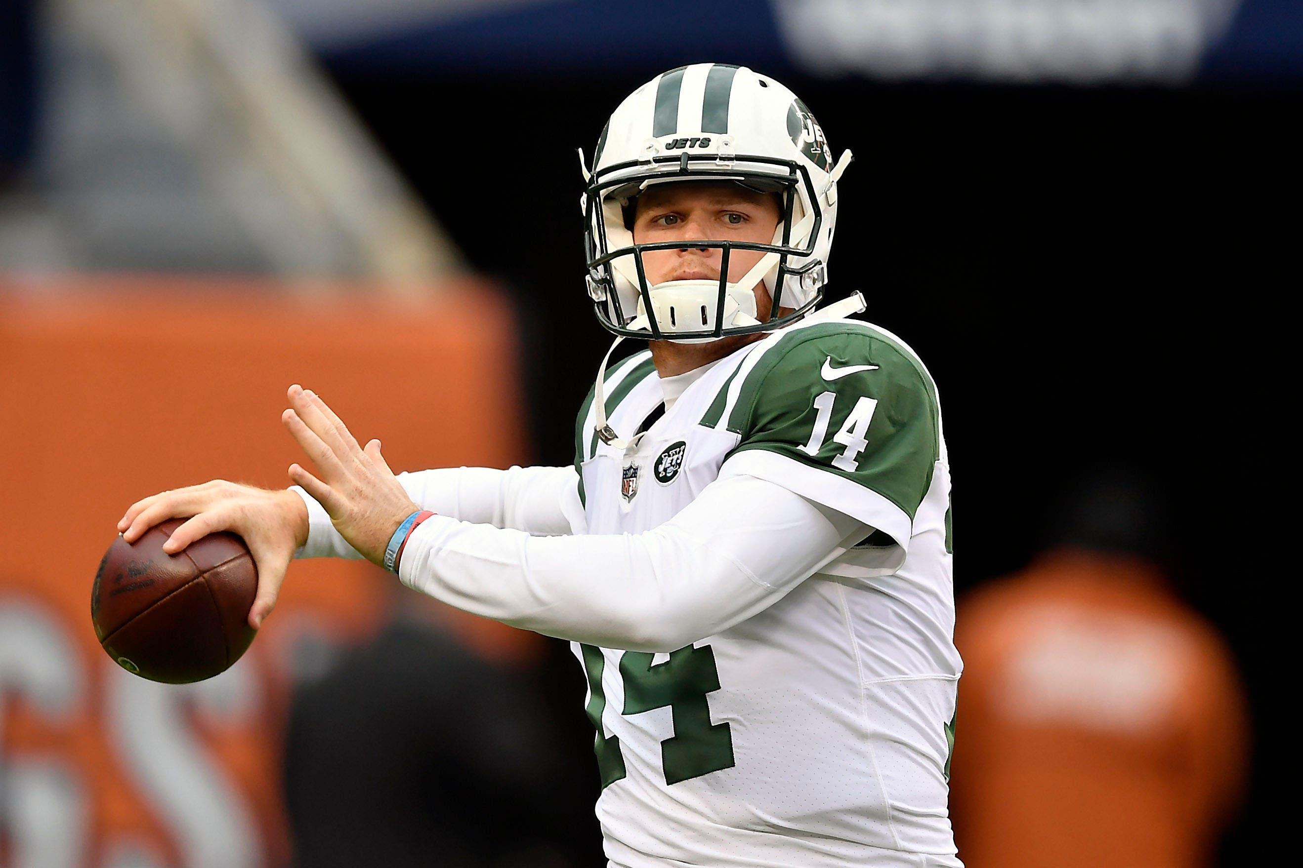 Oct 28, 2018; Chicago, IL, USA; New York Jets quarterback Sam Darnold (14) warms up before the game against the Chicago Bears at Soldier Field. Mandatory Credit: Quinn Harris-USA TODAY Sports / Quinn Harris