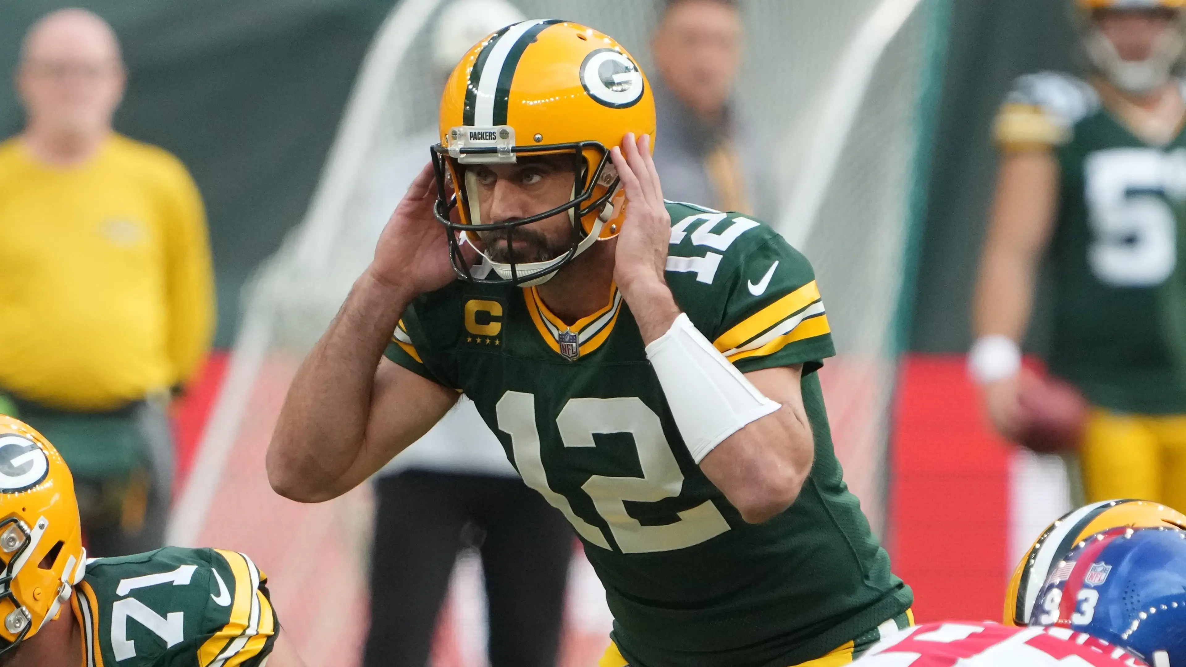 Aaron Rodgers (12) prepares to take the snap in the third quarter against the New York Giants / Kirby Lee - USA TODAY Sports