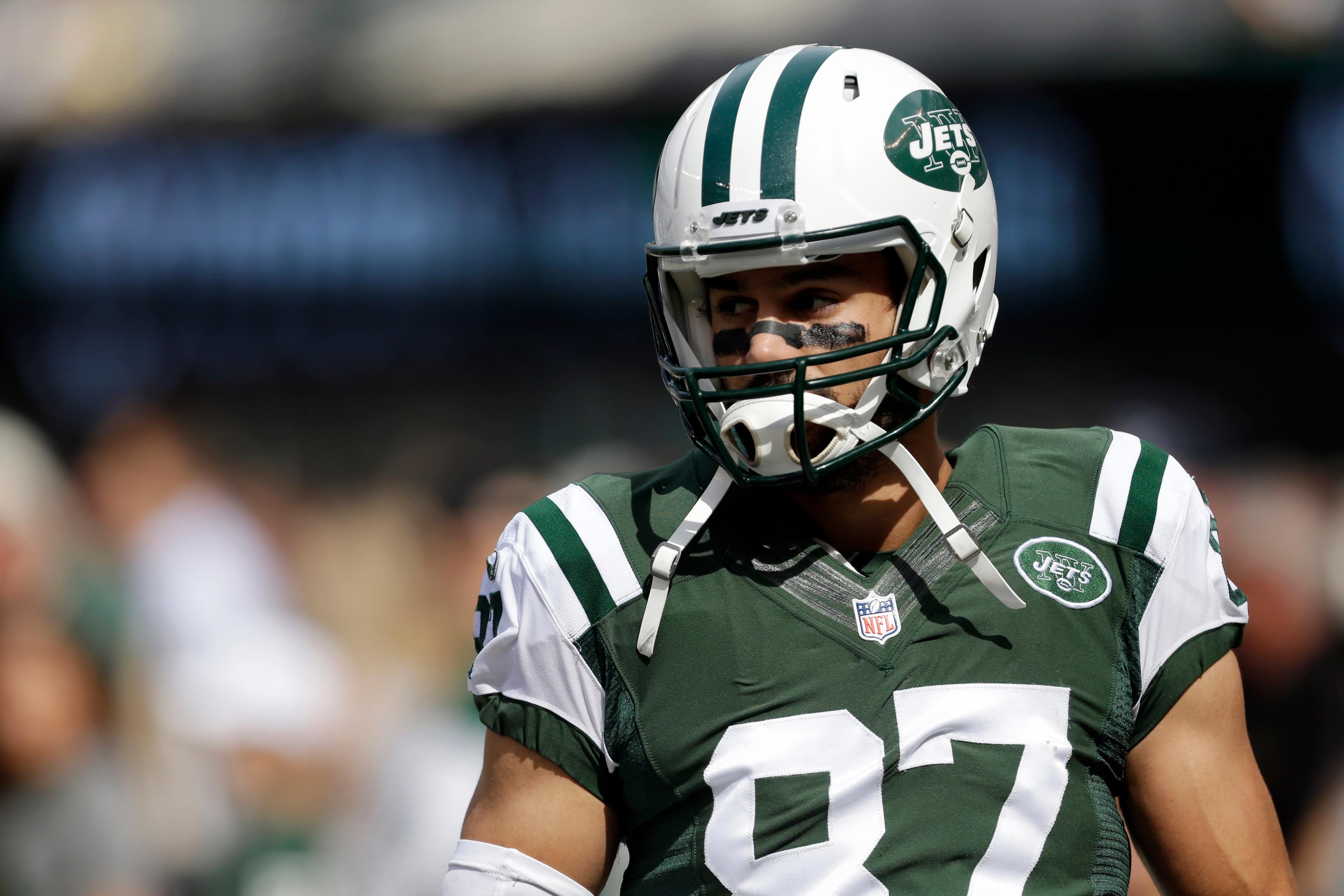 New York Jets wide receiver Eric Decker warms up prior to an NFL football game against the Detroit Lions, Sunday, Sept. 28, 2014, in East Rutherford, N.J. (AP Photo/Frank Franklin II) / Frank Franklin II/AP