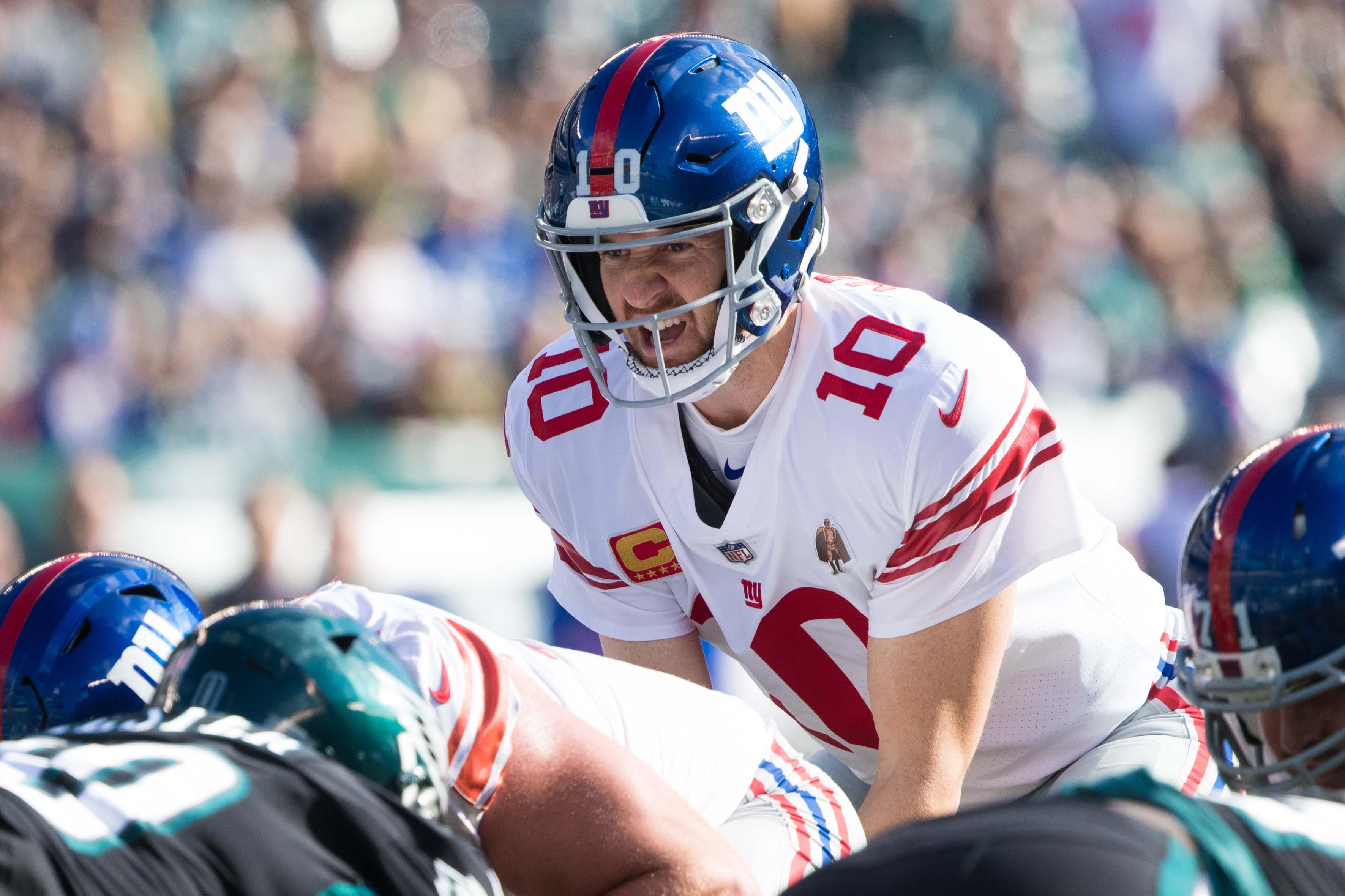 New York Giants quarterback Eli Manning yells out signals under center against the Philadelphia Eagles during the first quarter at Lincoln Financial Field. / Bill Streicher/USA TODAY Sports