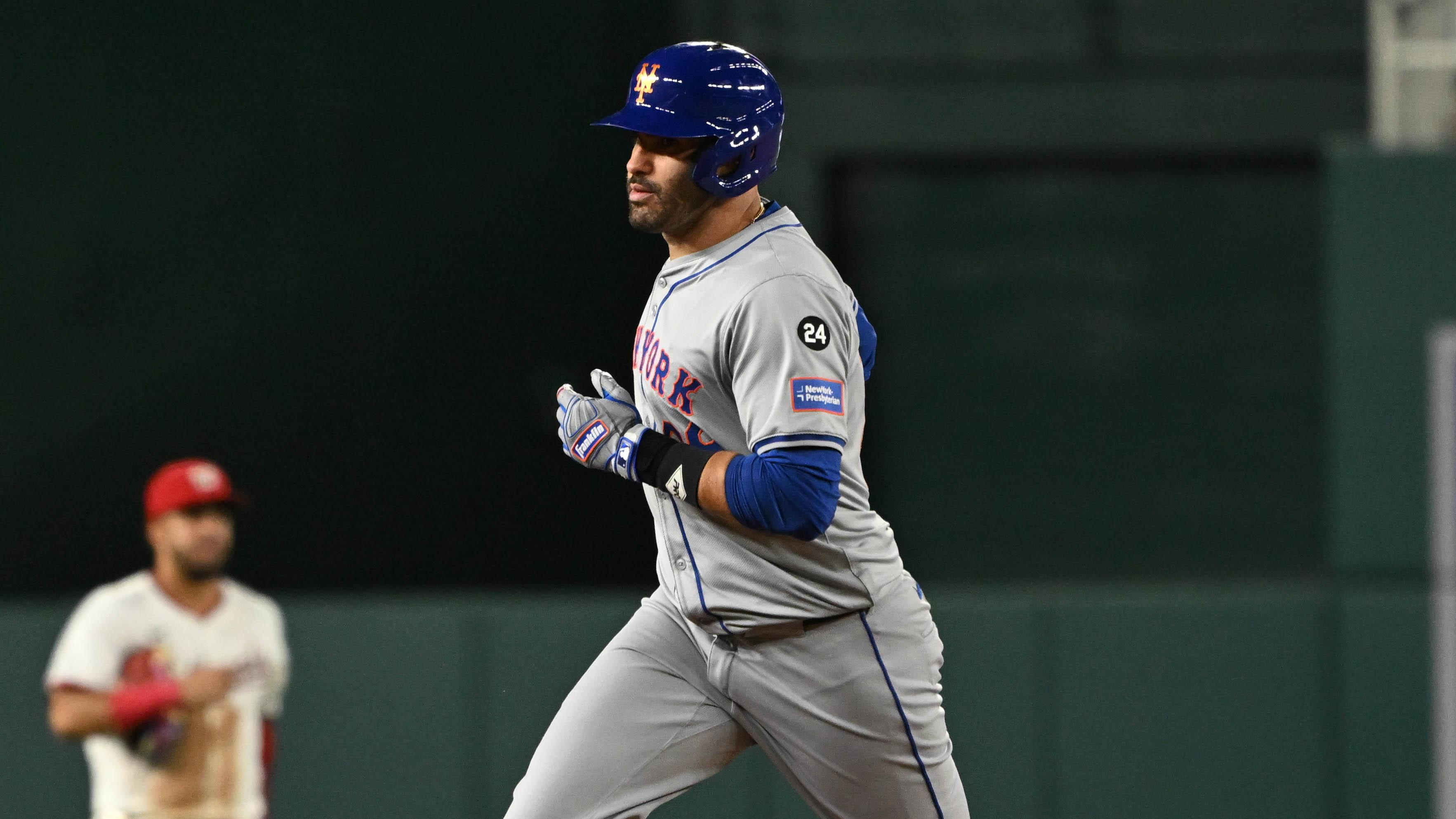 J.D. Martinez returns to Mets' lineup after missing Tuesday's game with sore ankle