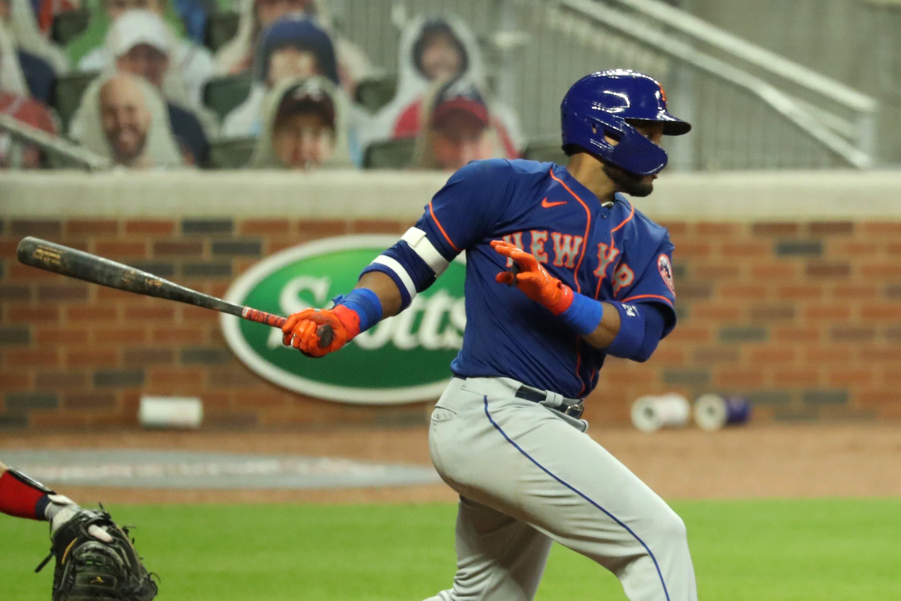 Robinson Cano hits a ball / USA TODAY