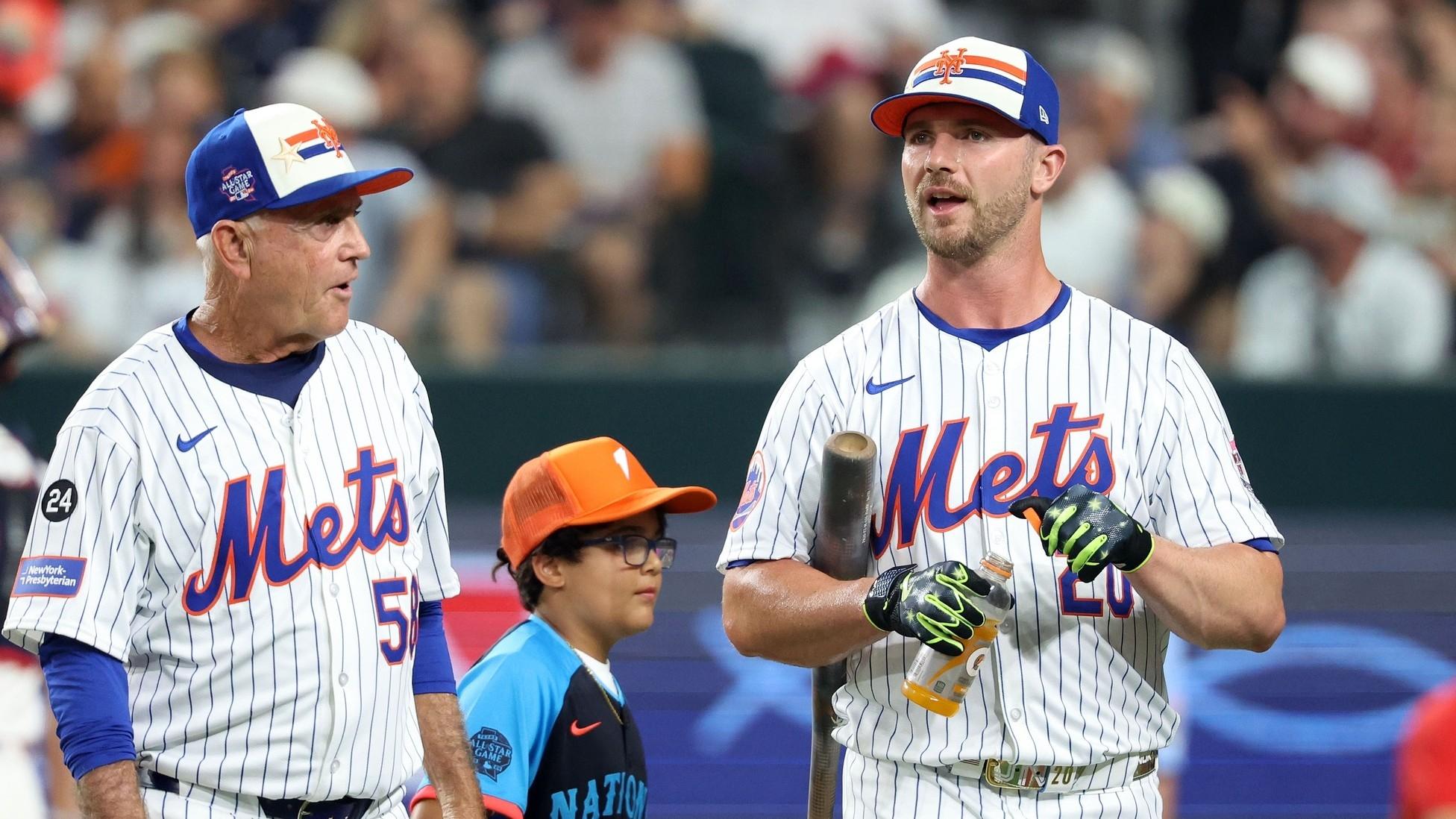 New York Mets first baseman Pete Alonso (20) and Dave Jauss during the 2024 Home Run Derby at Globe Life Field. 