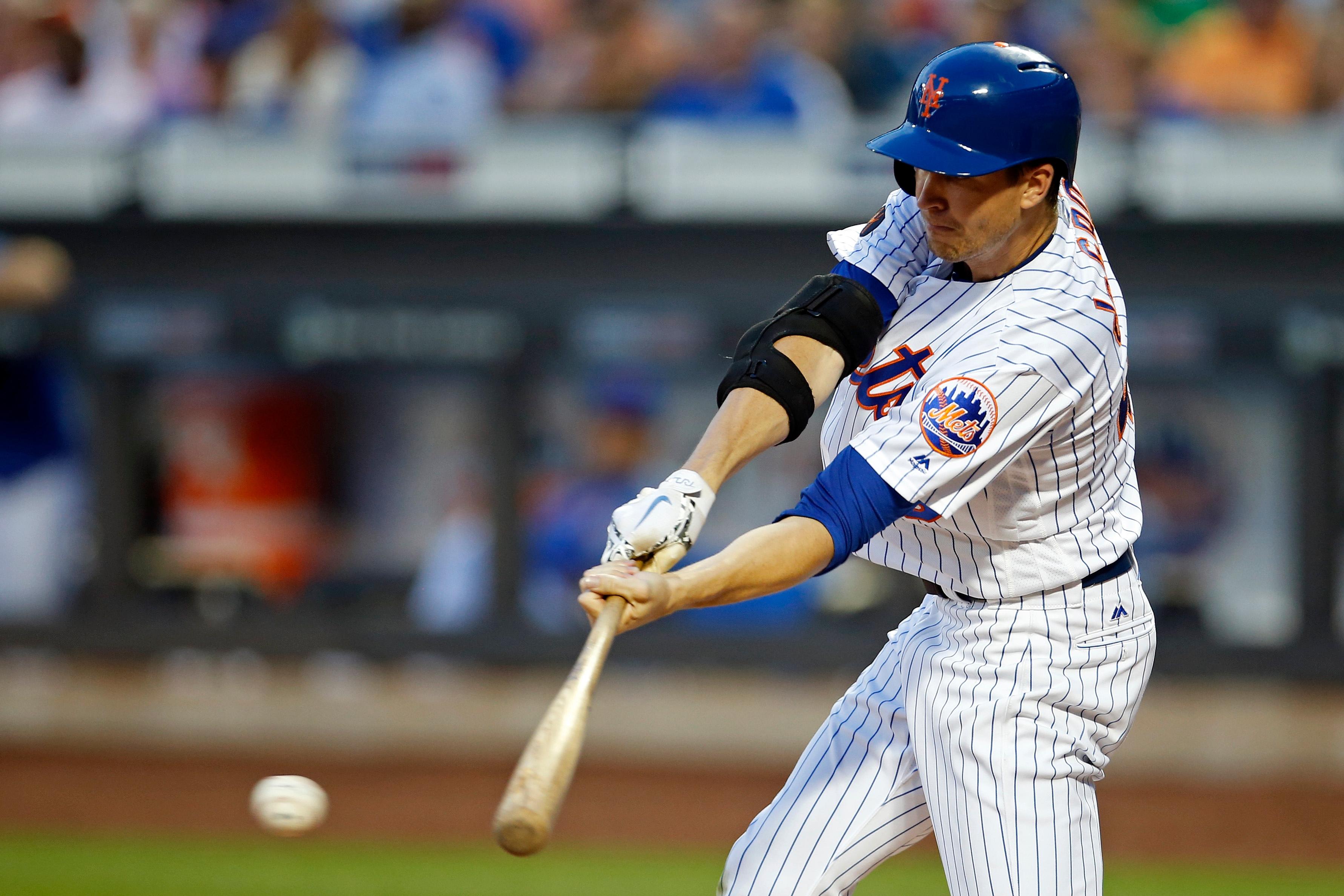 WATCH: Mets RHP Jacob deGrom helps himself with RBI single