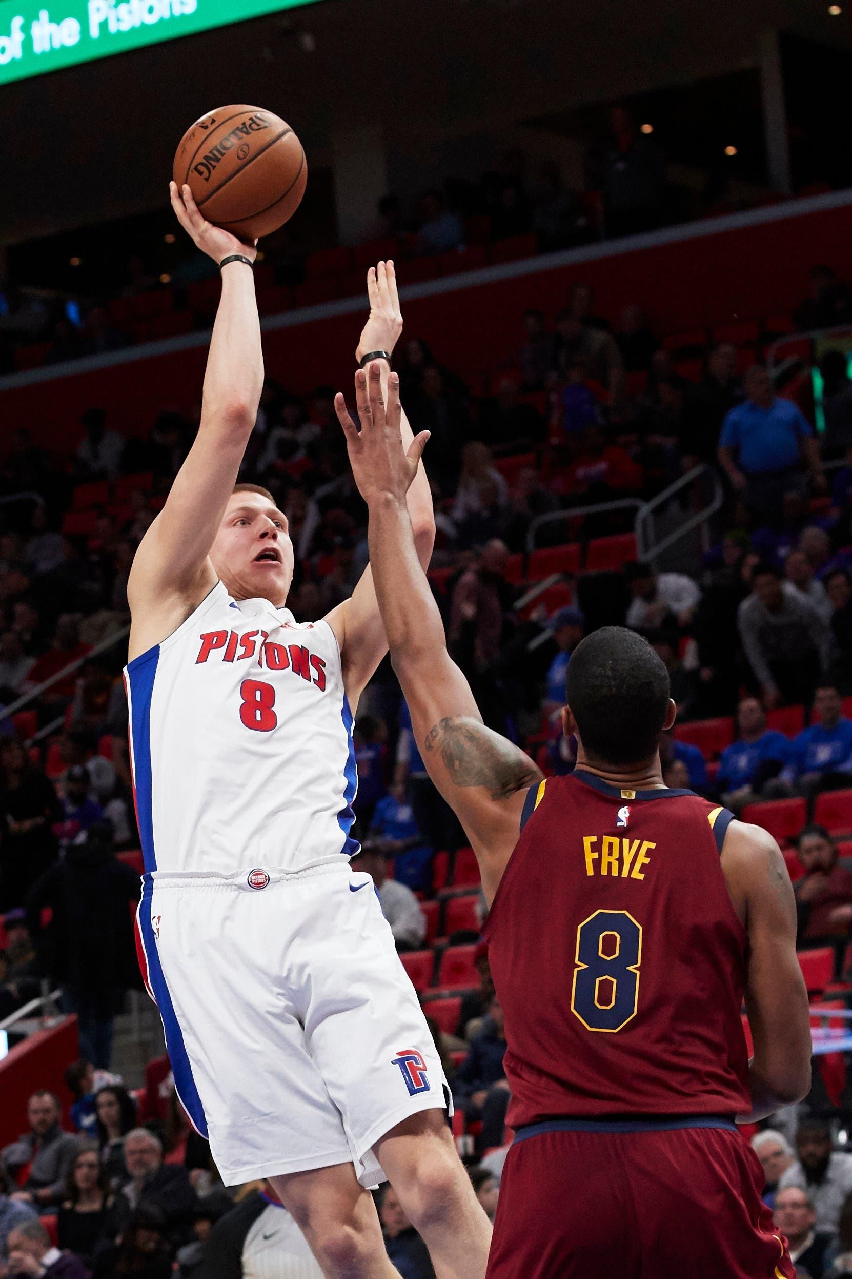 Detroit Pistons forward Henry Ellenson shoots over Cleveland Cavaliers forward Channing Frye in the second half at Little Caesars Arena. / Rick Osentoski/USA TODAY Sports