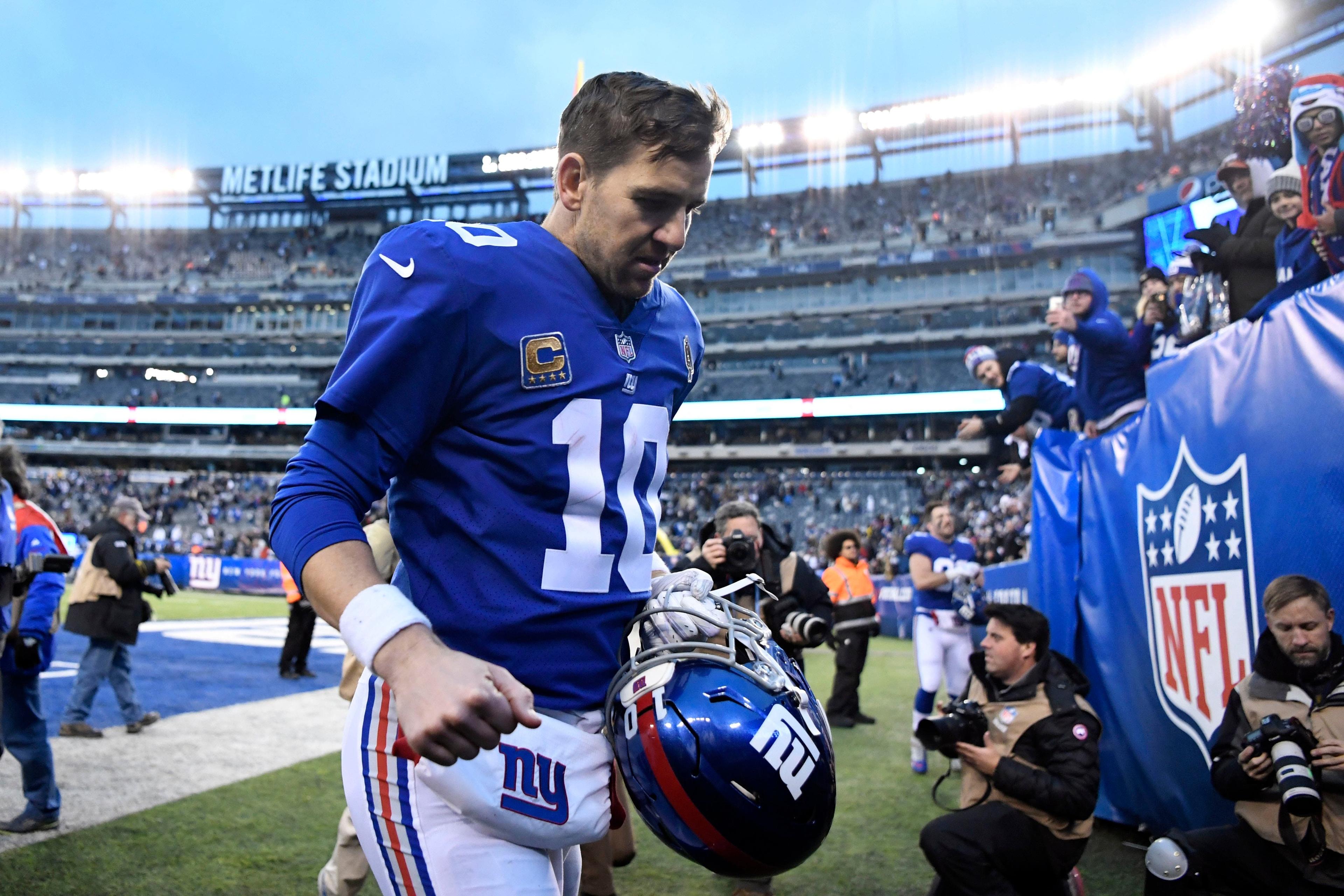 Dec 30, 2018; East Rutherford, NJ, USA; New York Giants quarterback Eli Manning (10) leaves the field after losing to the Dallas Cowboys 36-35 at MetLife Stadium. Mandatory Credit: Danielle Parhizkaran/NorthJersey.com via USA TODAY NETWORK / Danielle Parhizkaran