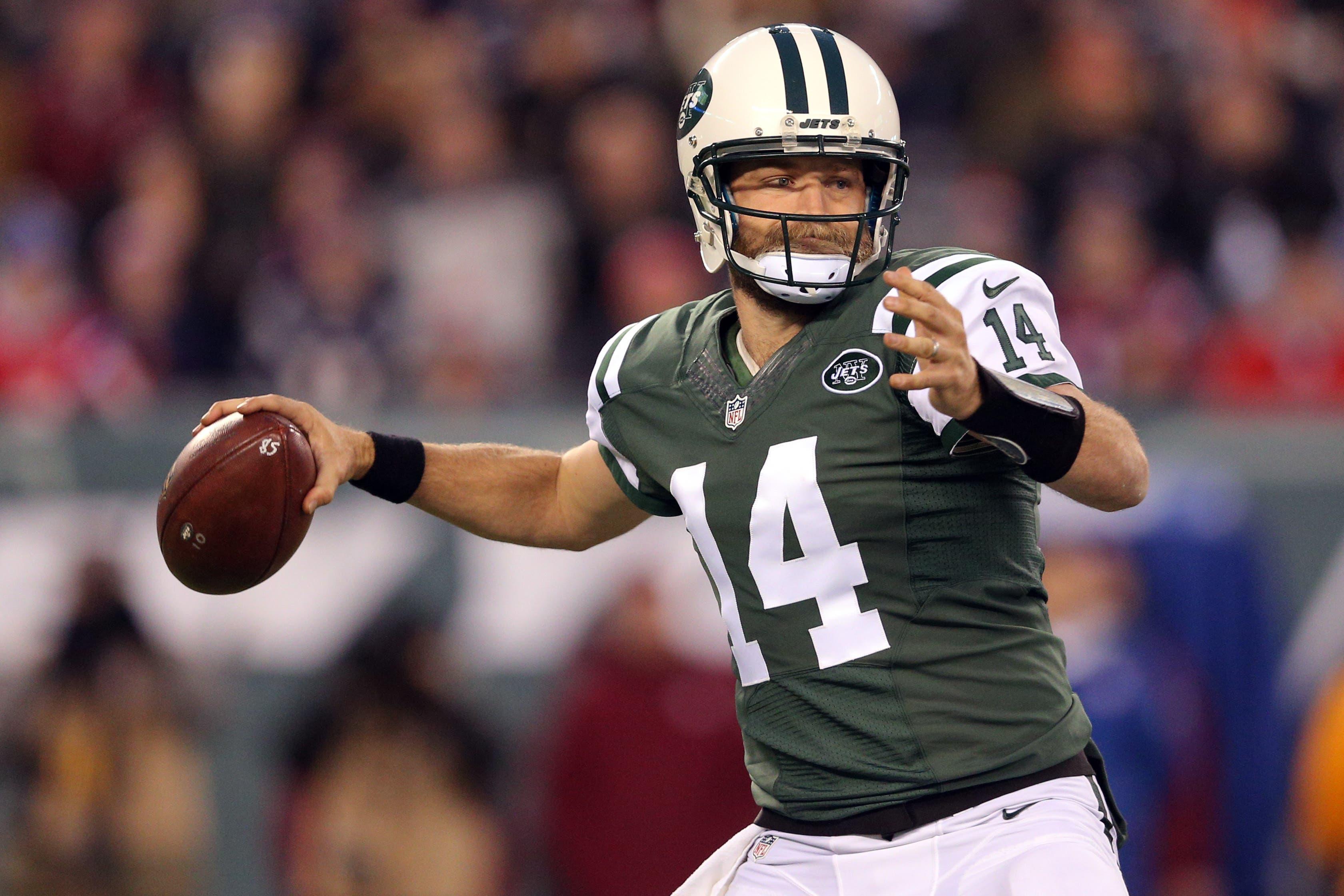 New York Jets quarterback Ryan Fitzpatrick (14) prepares to throw the ball against the New England Patriots during the first quarter at MetLife Stadium. / Brad Penner