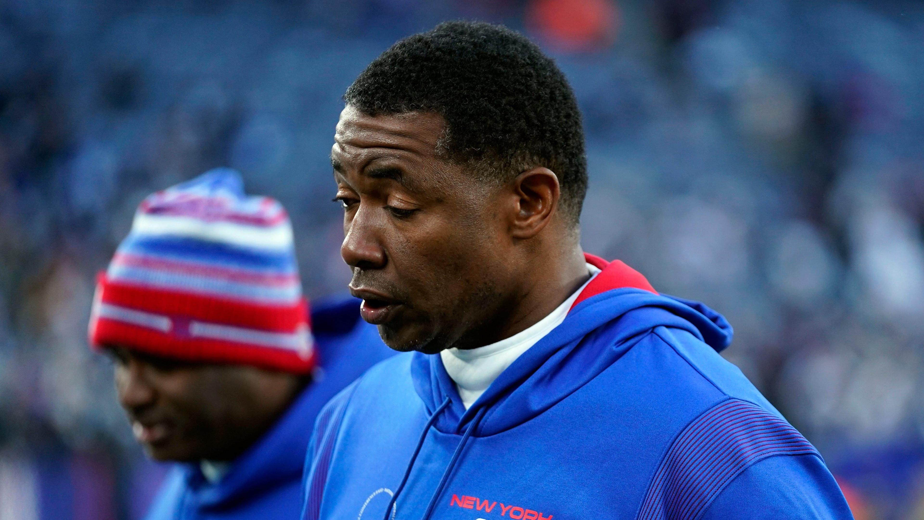 New York Giants defensive coordinator Patrick Graham walks off the field after the Giants lose to the Dallas Cowboys, 21-6, on Sunday. / Danielle Parhizkaran/NorthJersey.com / USA TODAY NETWORK