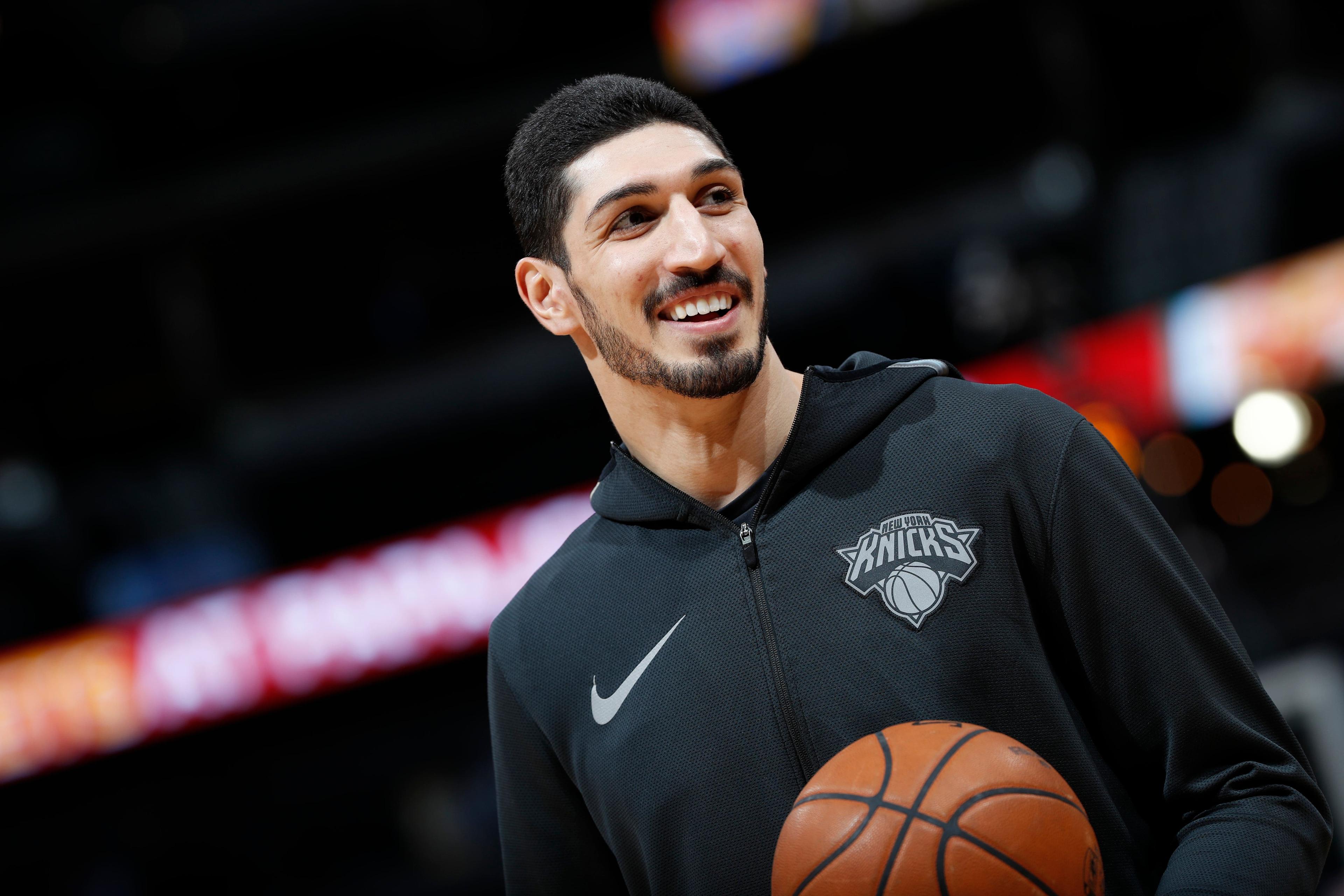 New York Knicks center Enes Kanter (00) in the first half of an NBA basketball game Thursday, Jan. 25, 2018, in Denver. (AP Photo/David Zalubowski) / David Zalubowski/AP