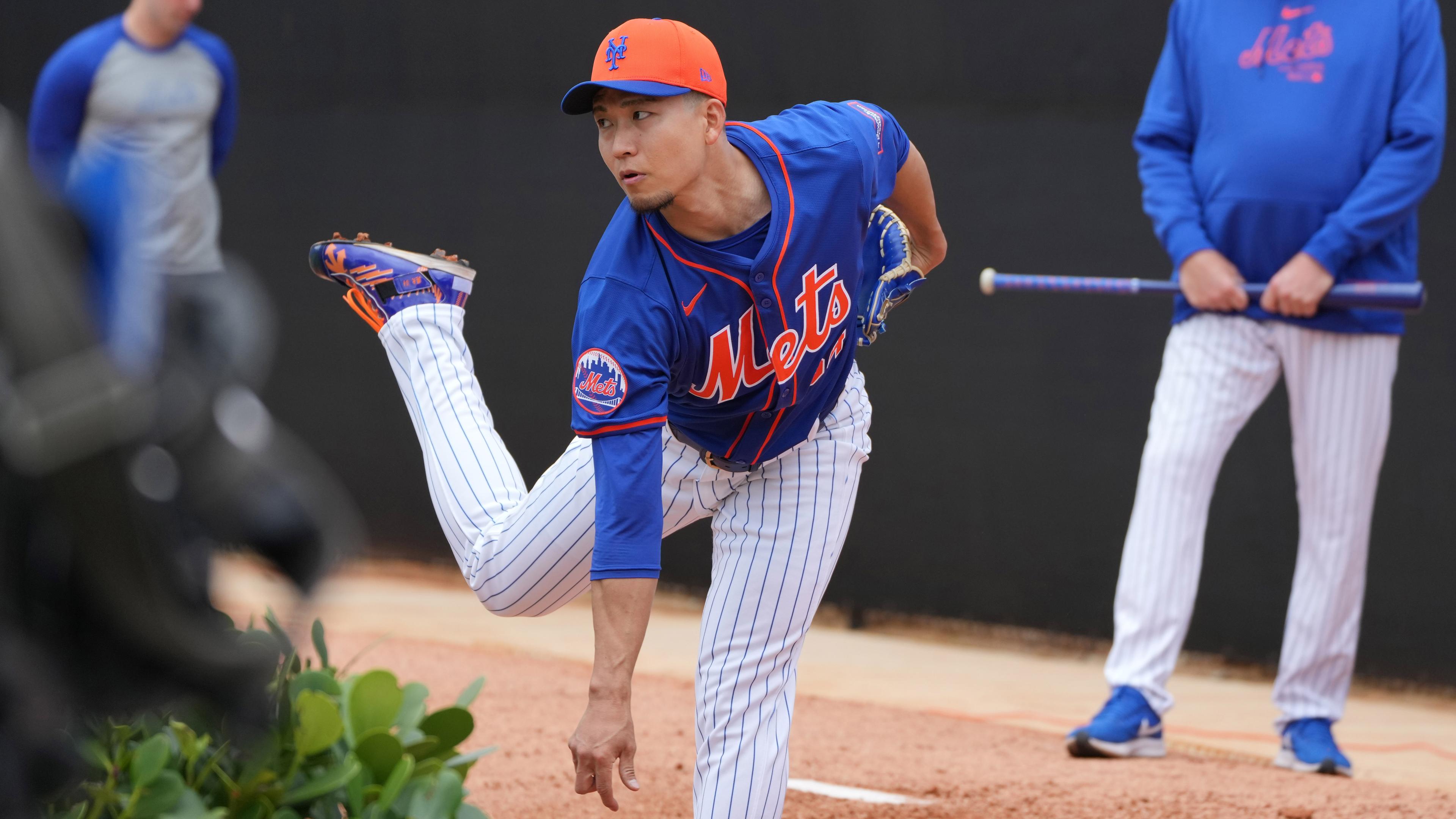 Feb 19, 2024; Port St. Lucie, FL, USA; New York Mets starting pitcher Kodai Senga (34) warms-up during workouts at spring training. / Jim Rassol - USA TODAY Sports