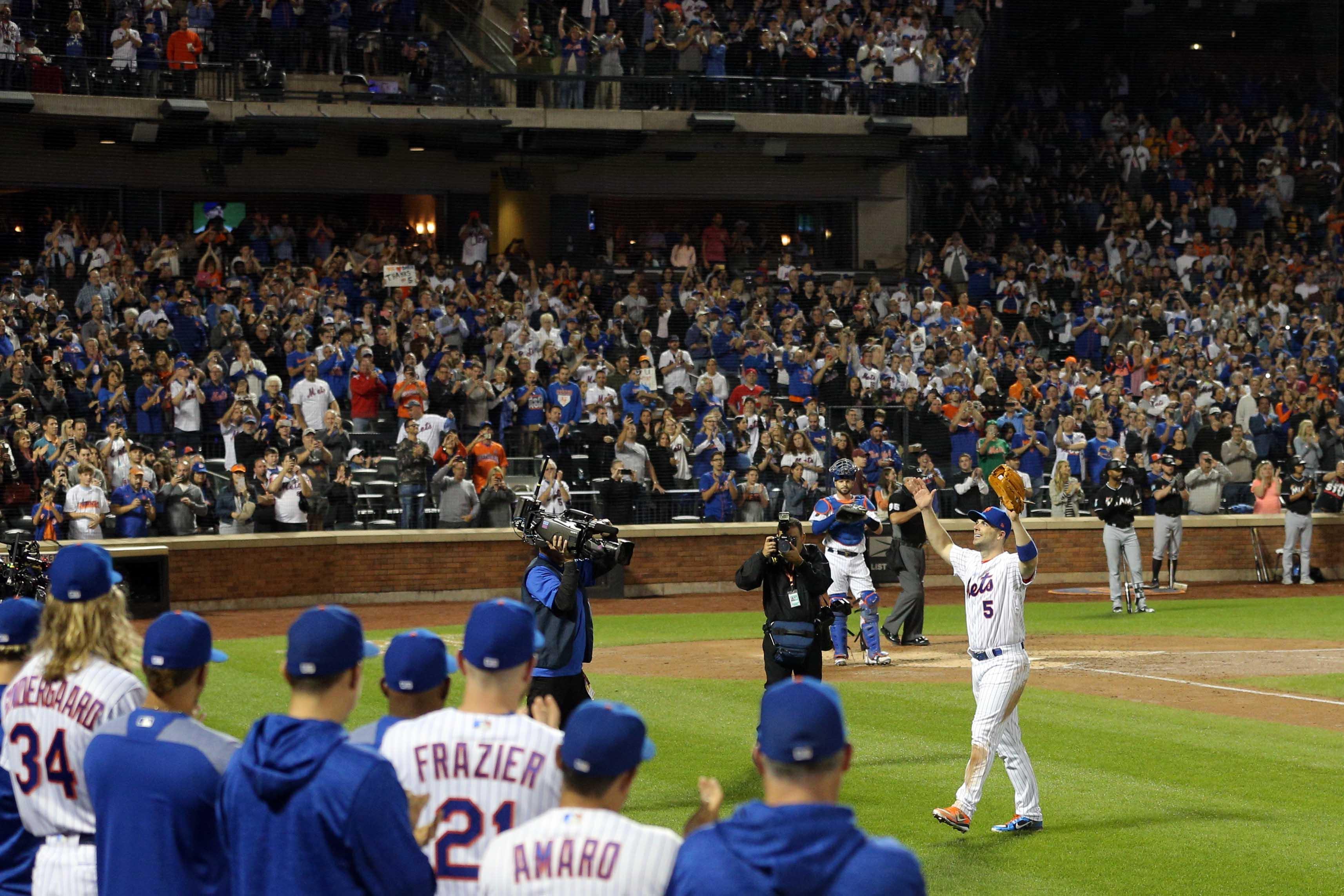 Sep 29, 2018; New York City, NY, USA; New York Mets third baseman David Wright (5) waves to fans and teammates after being removed during the fifth inning against the Miami Marlins at Citi Field. Mandatory Credit: Brad Penner-USA TODAY Sports