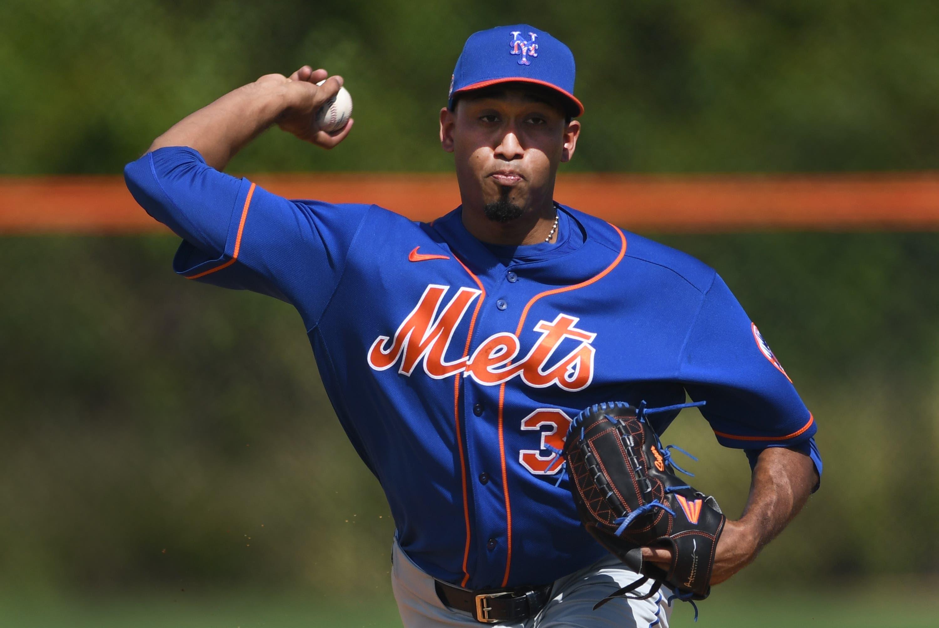 Feb 18, 2020; Port St. Lucie, Florida, USA; New York Mets pitcher Edwin Diaz warms-up during workouts at spring training. Mandatory Credit: Jim Rassol-USA TODAY Sports / Jim Rassol