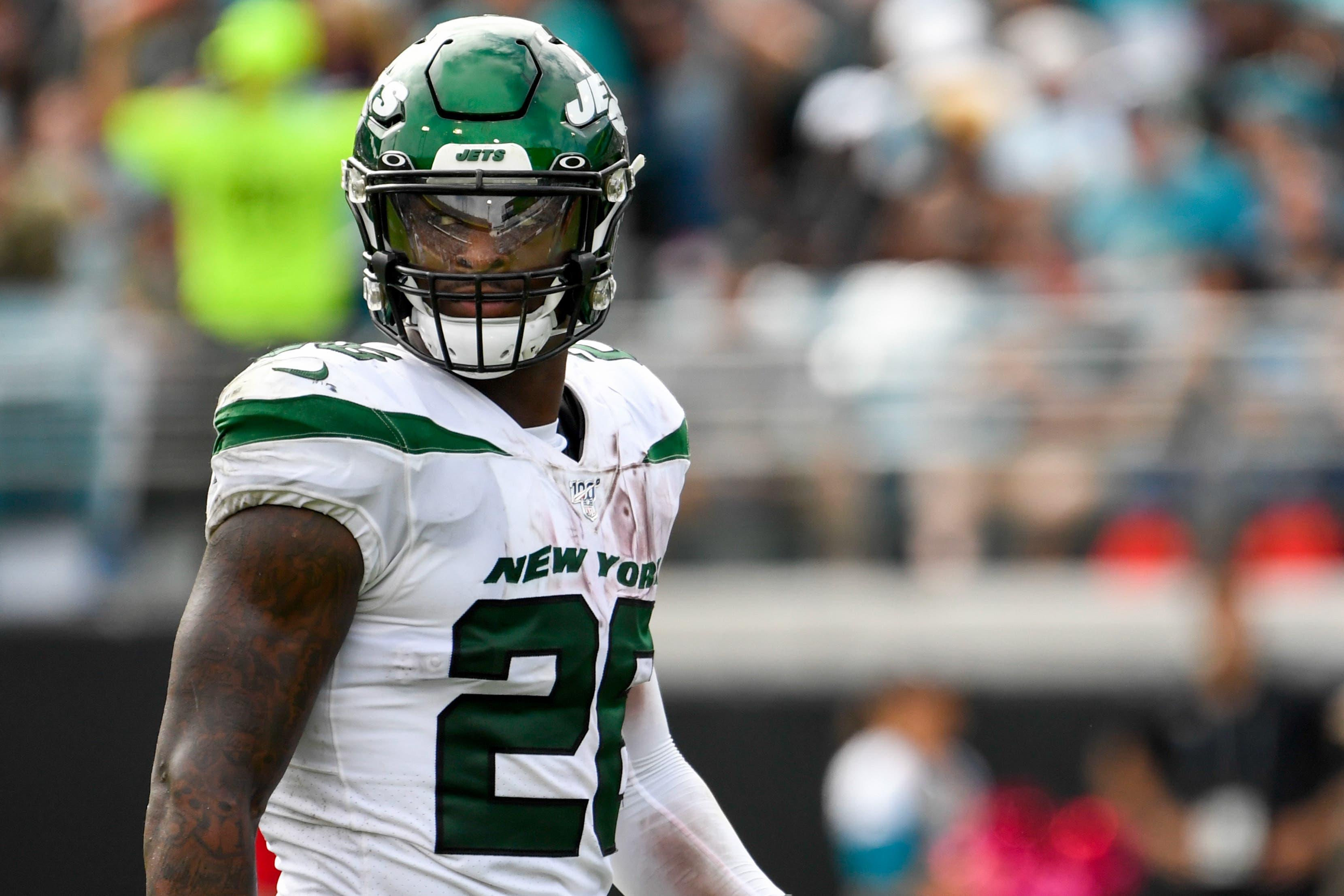 Oct 27, 2019; Jacksonville, FL, USA; New York Jets running back Le'Veon Bell (26) looks on during the third quarter against the Jacksonville Jaguars at TIAA Bank Field. Mandatory Credit: Douglas DeFelice-USA TODAY Sports / Douglas DeFelice