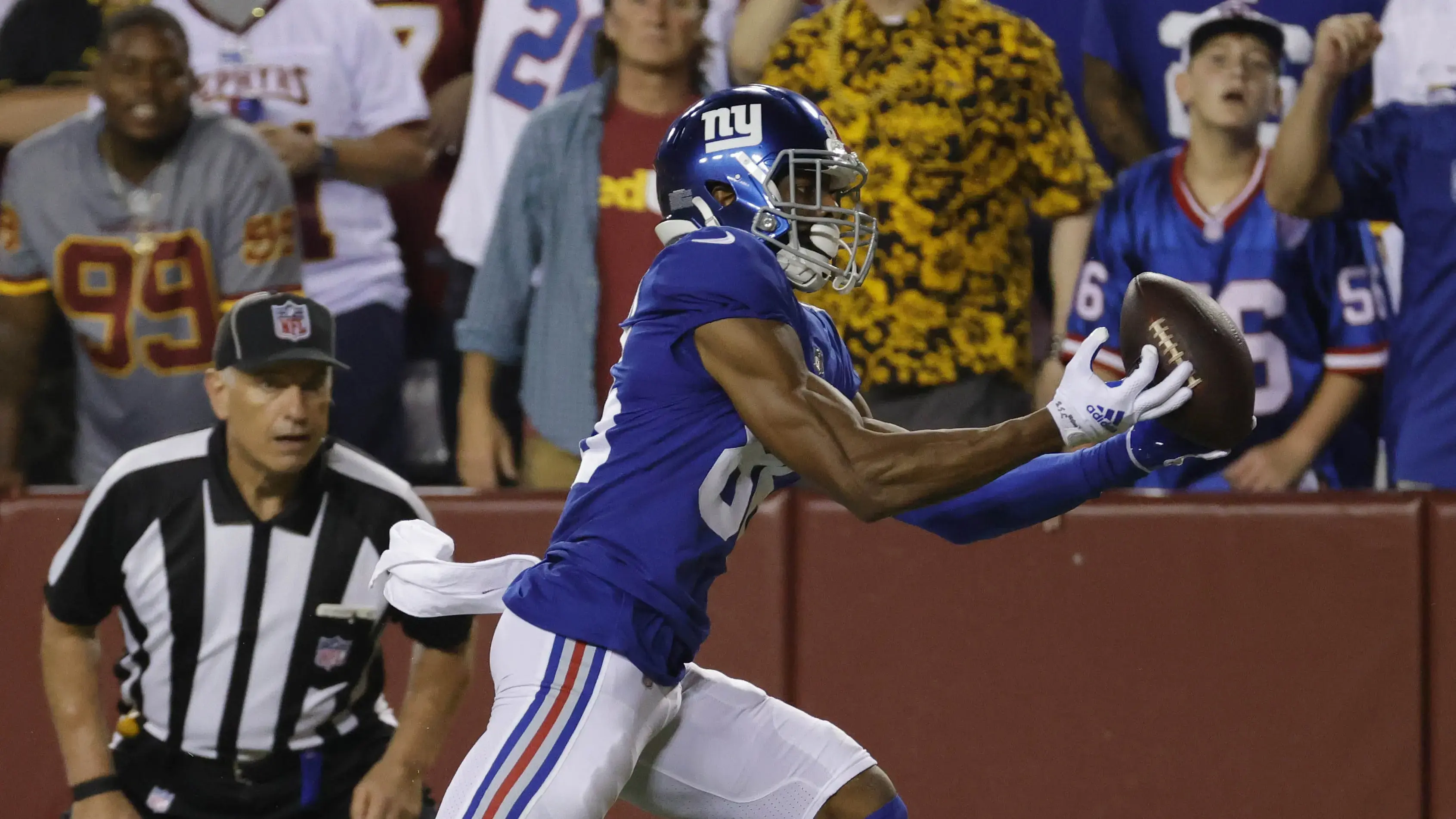 Sep 16, 2021; Landover, Maryland, USA; New York Giants wide receiver Darius Slayton (86) catches a touchdown pass as Washington Football Team cornerback William Jackson III (23) defends in the third quarter at FedExField. Mandatory Credit: Geoff Burke-USA TODAY Sports / © Geoff Burke-USA TODAY Sports