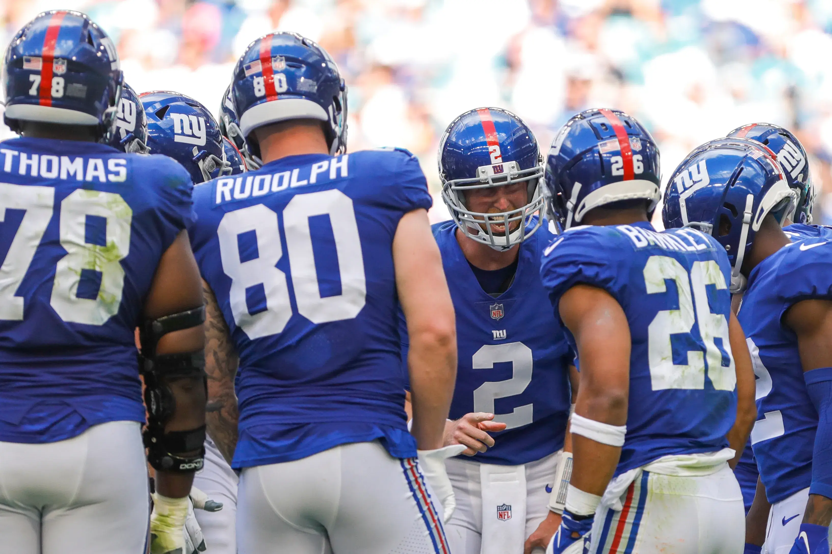 New York Giants quarterback Mike Glennon (2) talks to his teammates prior a play against the Miami Dolphins during the first half at Hard Rock Stadium. / Sam Navarro-USA TODAY Sports