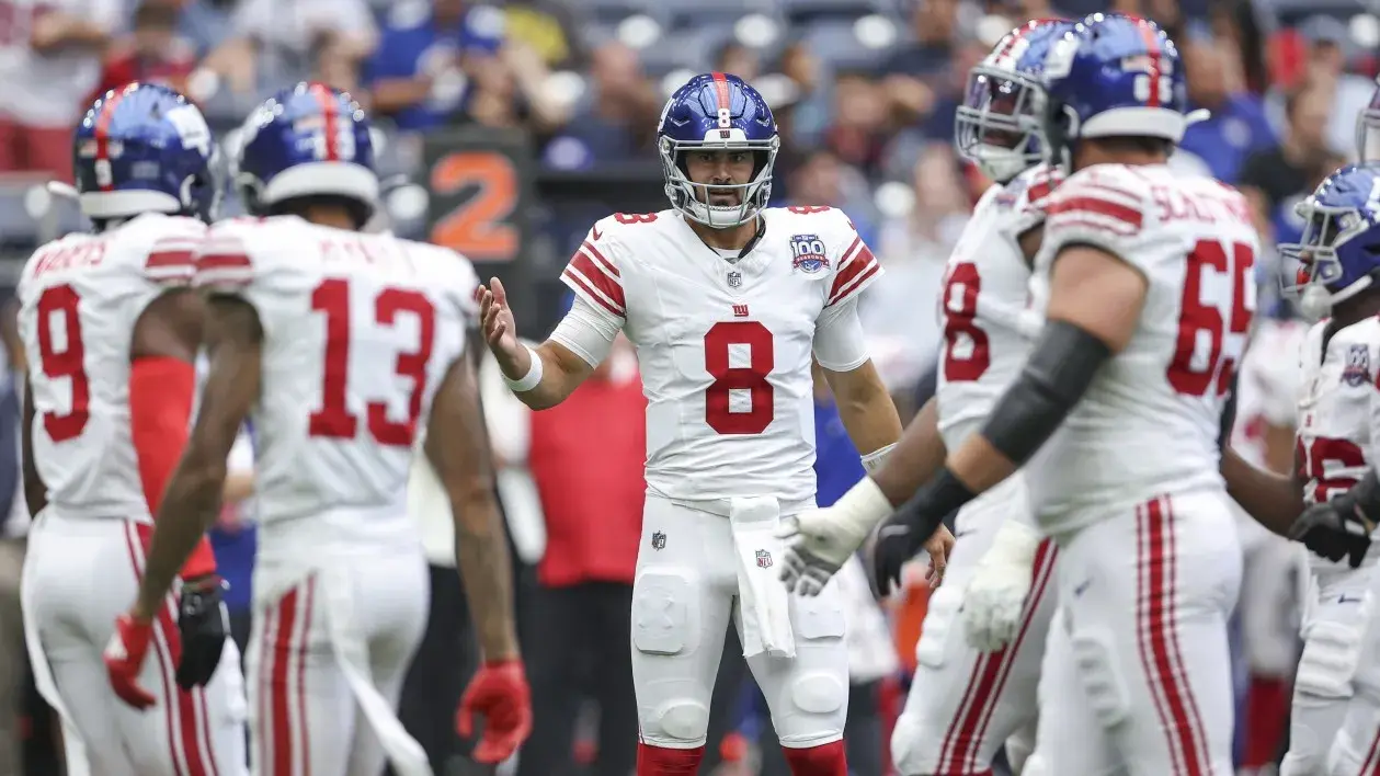 New York Giants quarterback Daniel Jones (8) reacts during the second quarter against the Houston Texans at NRG Stadium. / Troy Taormina-USA TODAY Sports