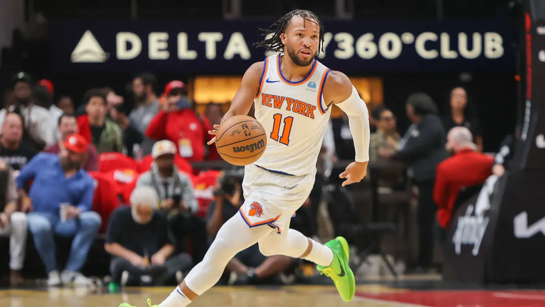 New York Knicks guard Jalen Brunson (11) dribbles against the Atlanta Hawks in the first quarter at State Farm Arena. / Brett Davis-USA TODAY Sports