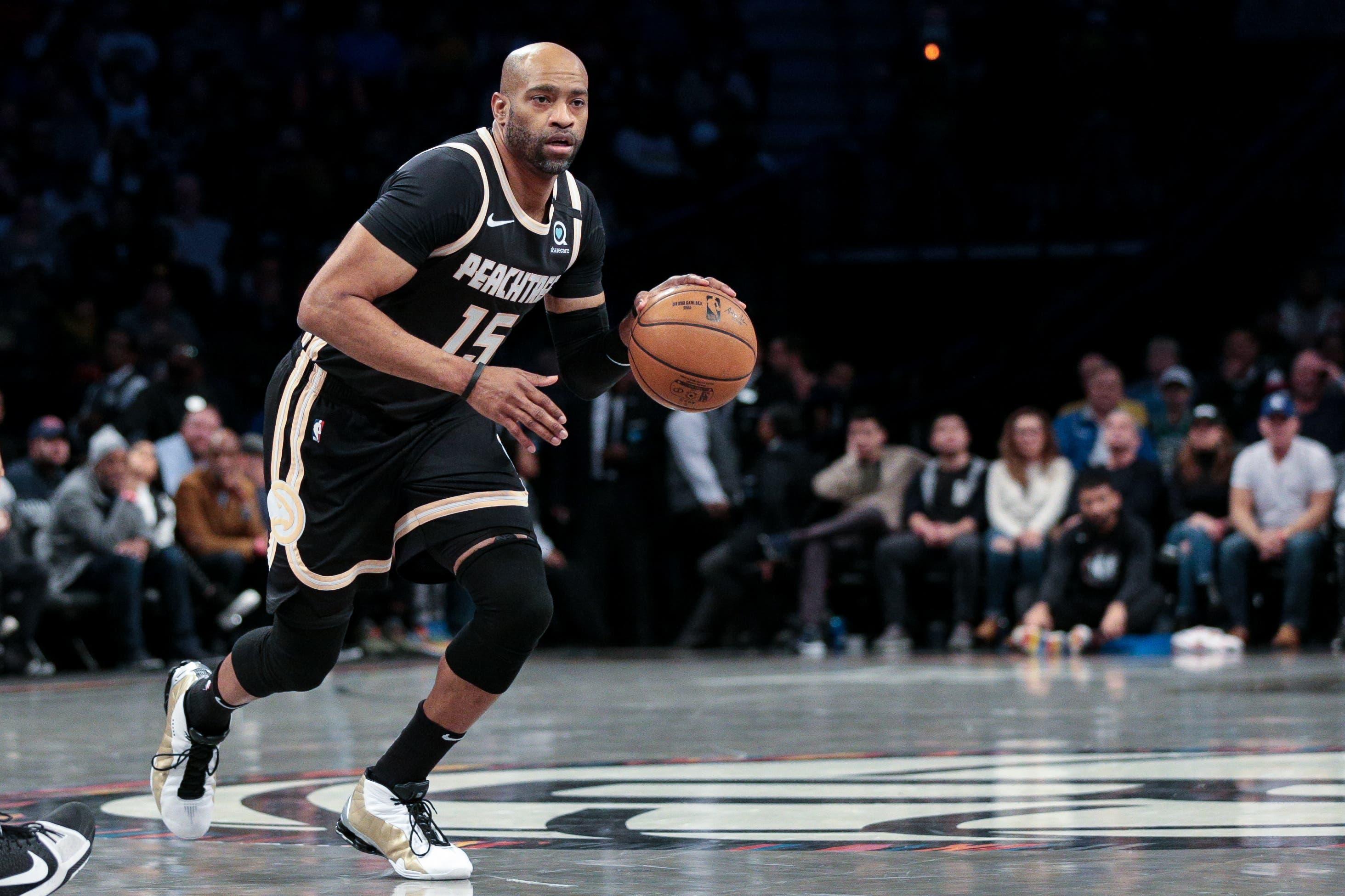 Jan 12, 2020; Brooklyn, New York, USA; Atlanta Hawks guard Vince Carter (15) dribbles up court during the second quarter against the Brooklyn Nets at Barclays Center. Mandatory Credit: Vincent Carchietta-USA TODAY Sports / Vincent Carchietta