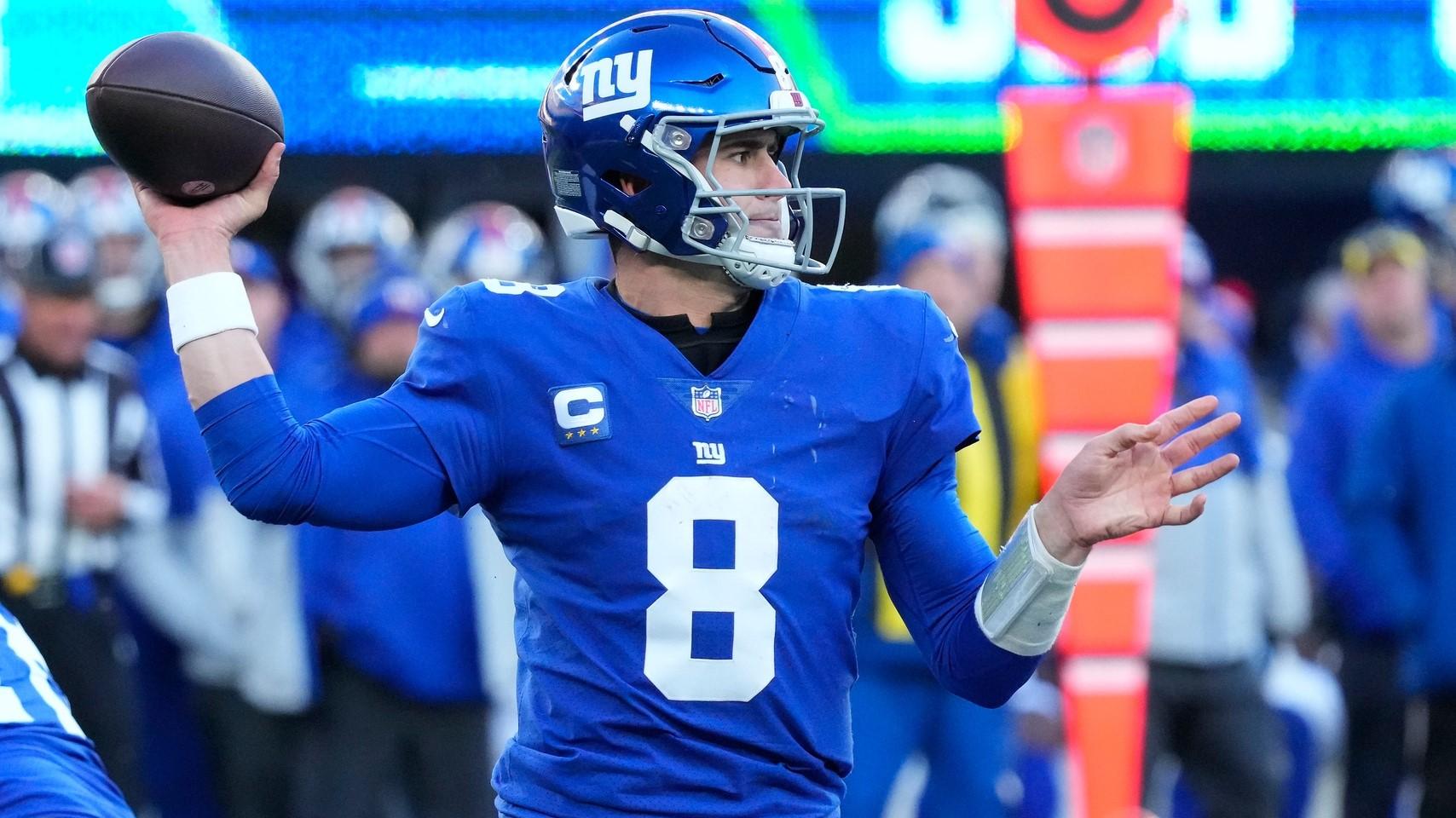Nov 20, 2022; East Rutherford, NJ, USA; New York Giants quarterback Daniel Jones (8) throws against the Detroit Lions in the second half at MetLife Stadium. / Robert Deutsch-USA TODAY Sports